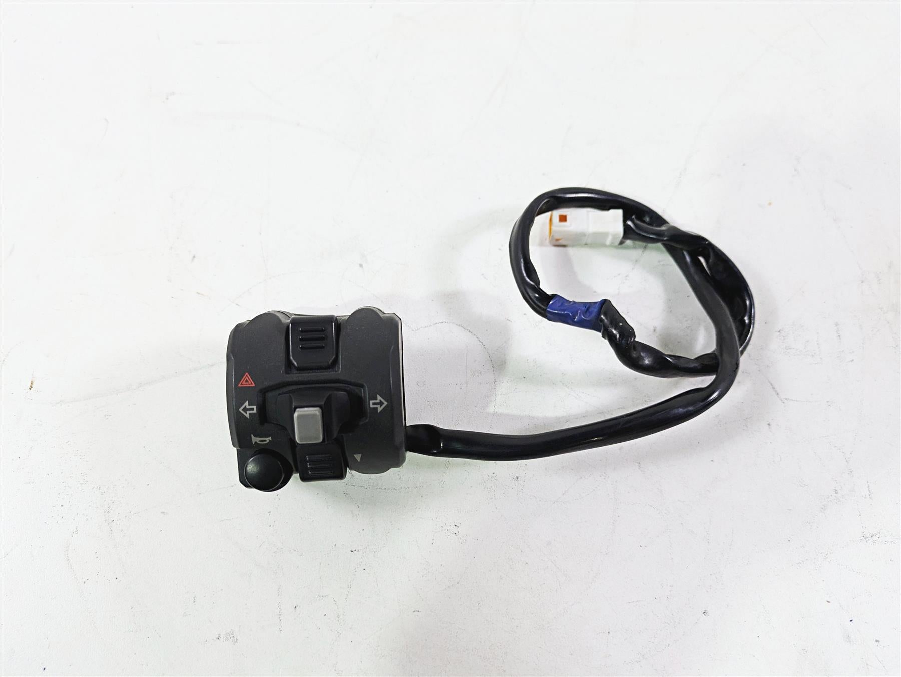 2013 Ducati Hyperstrada 821 Left Hand Control Switch Light Horn 65110141A {{ shop.shopifyCountryName }} - Mototech271