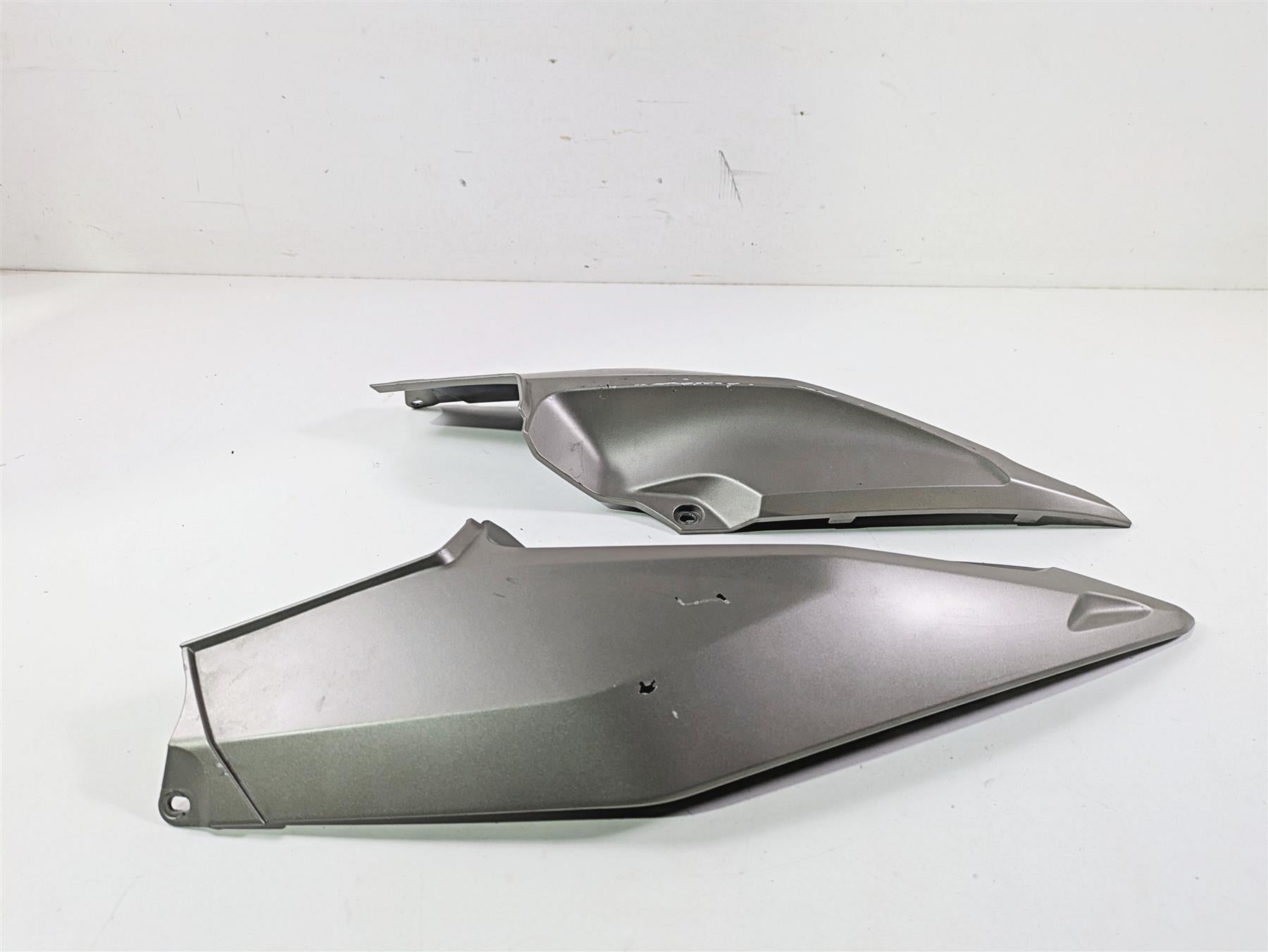 2014 BMW K1600 GTL K48 Upper Tank Side Cover Fairing Set 46637710454 {{ shop.shopifyCountryName }} - Mototech271
