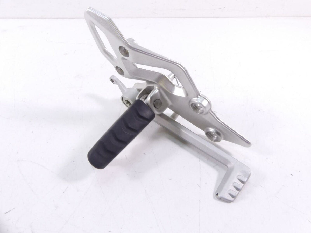 2016 BMW R1200R K53 Right Rider Footpeg & Brake Pedal 46718540797 {{ shop.shopifyCountryName }} - Mototech271