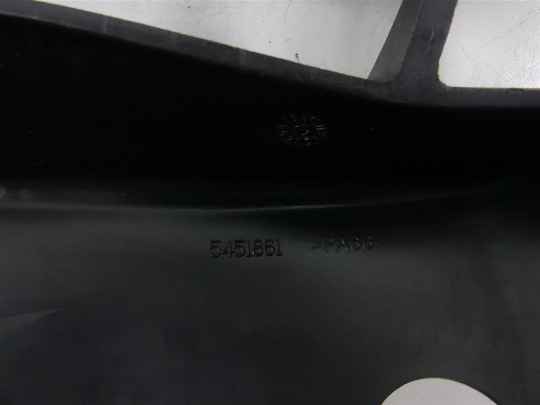 2018 Indian Scout Sixty Radiator Cover Fairing Shroud 5451861 {{ shop.shopifyCountryName }} - Mototech271