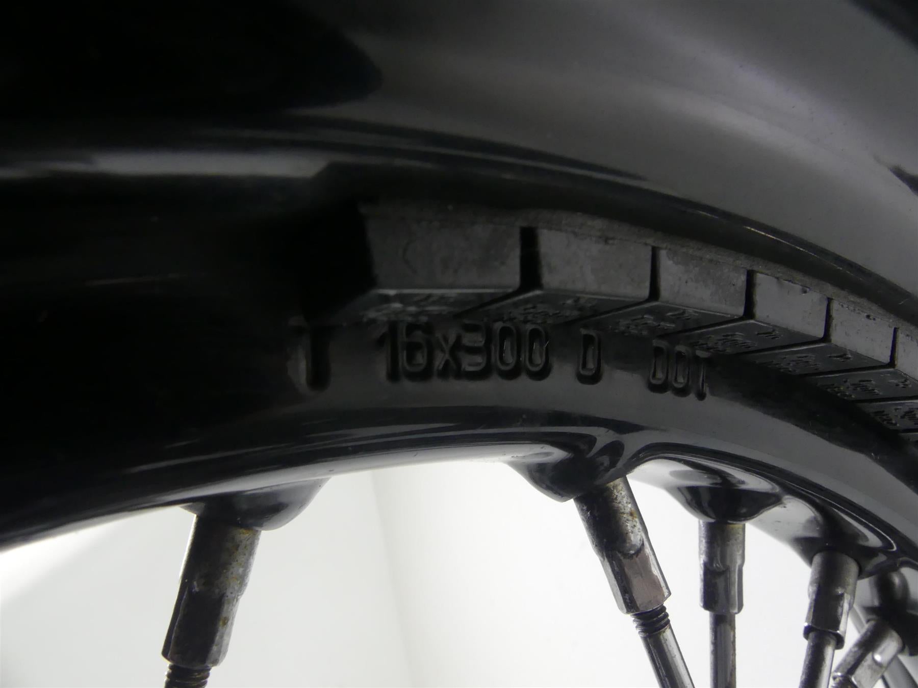 2018 Harley Sportster XL1200 Custom 16x3 Front Wheel Rim - Read 41388-10 {{ shop.shopifyCountryName }} - Mototech271