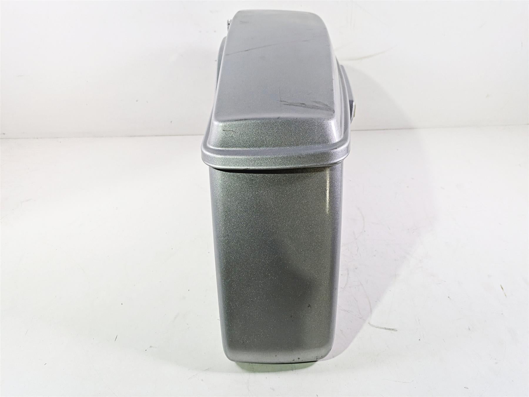 2010 Harley Touring FLHX Street Glide Right Saddlebag Saddle Bag READ 90752-93 {{ shop.shopifyCountryName }} - Mototech271