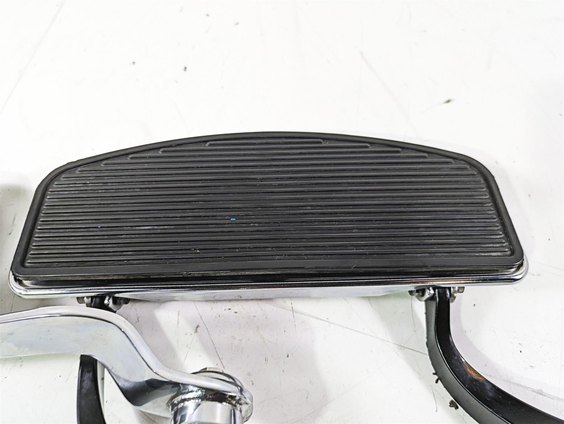 2012 Harley FLD Dyna Switchback Right Floorboard & Brake Pedal 54172-12 B {{ shop.shopifyCountryName }} - Mototech271