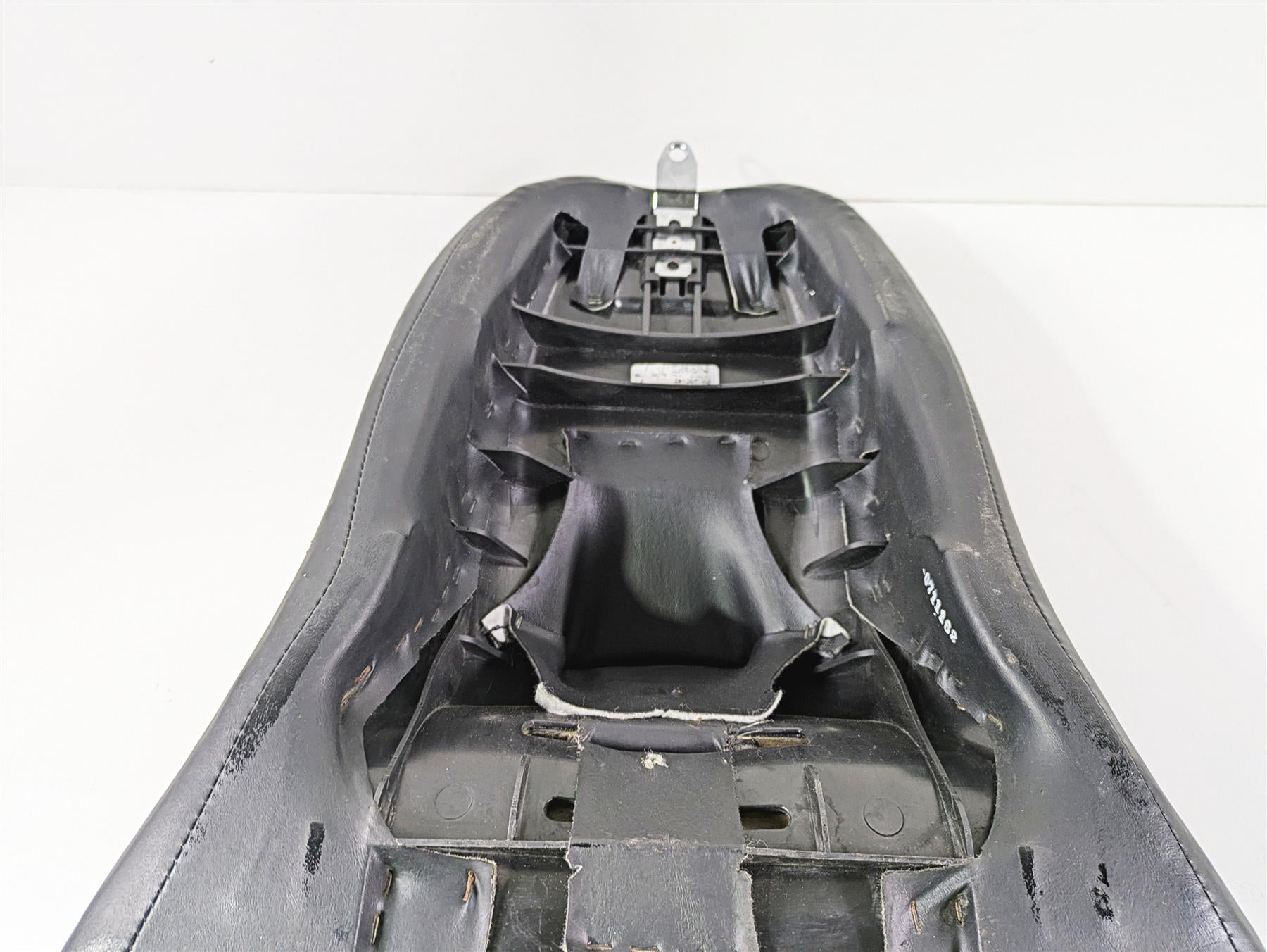2010 Harley Touring FLHX Street Glide Seat Saddle Low 52000142 {{ shop.shopifyCountryName }} - Mototech271