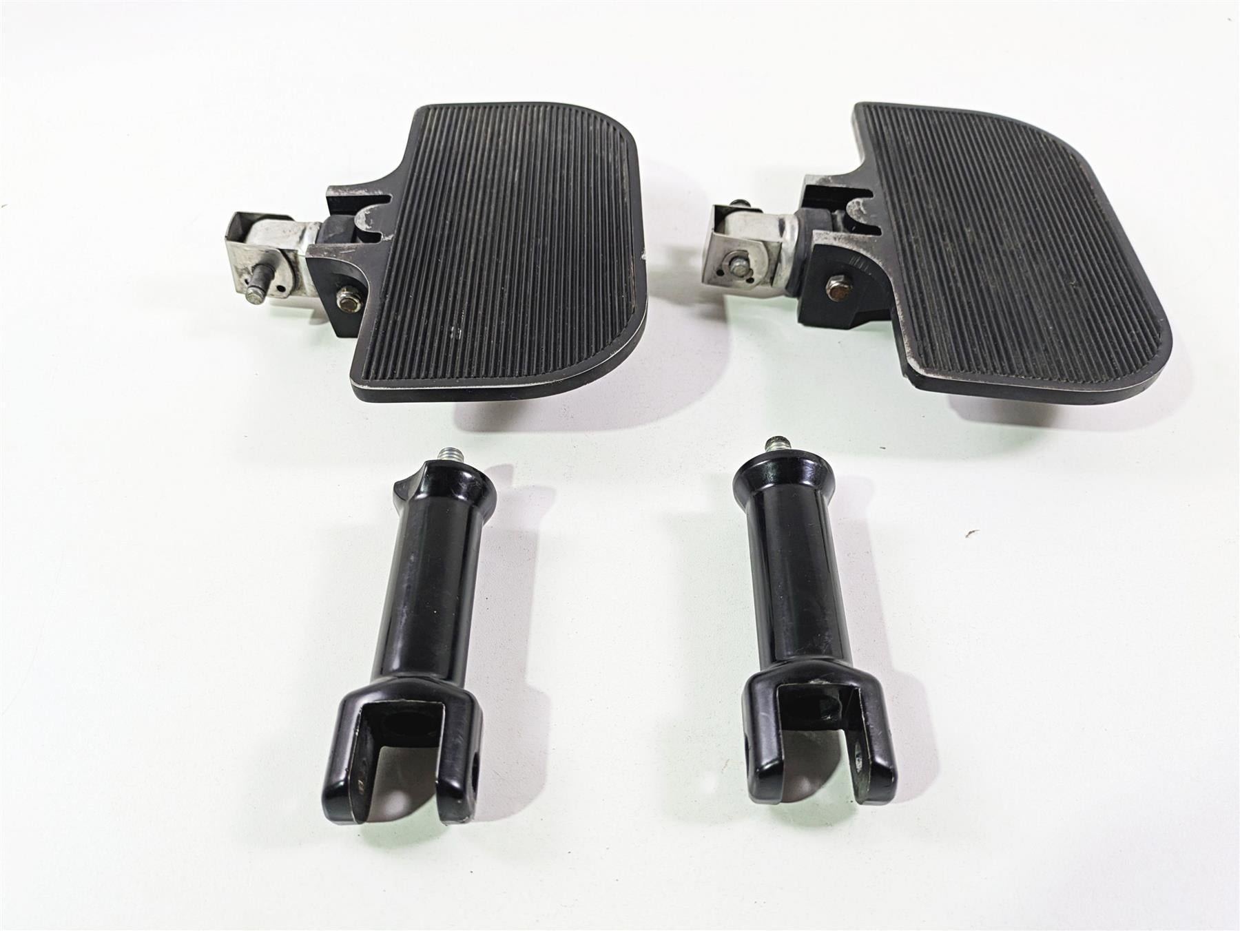2018 Harley FLHCS Softail Heritage 115th Rear Passenger Floorboard Set 50500744 {{ shop.shopifyCountryName }} - Mototech271