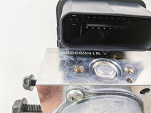 Load image into Gallery viewer, 2025 Yamaha YZF R7 Abs Brake Pump Control Module 2K BEB-85930-07-00 BEB-85930-03
