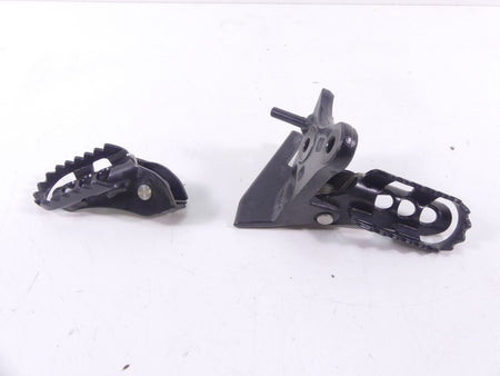 2017 BMW F800GS K72 Front Left Right Footpeg Pegs Set 46717701199 46717701200 {{ shop.shopifyCountryName }} - Mototech271