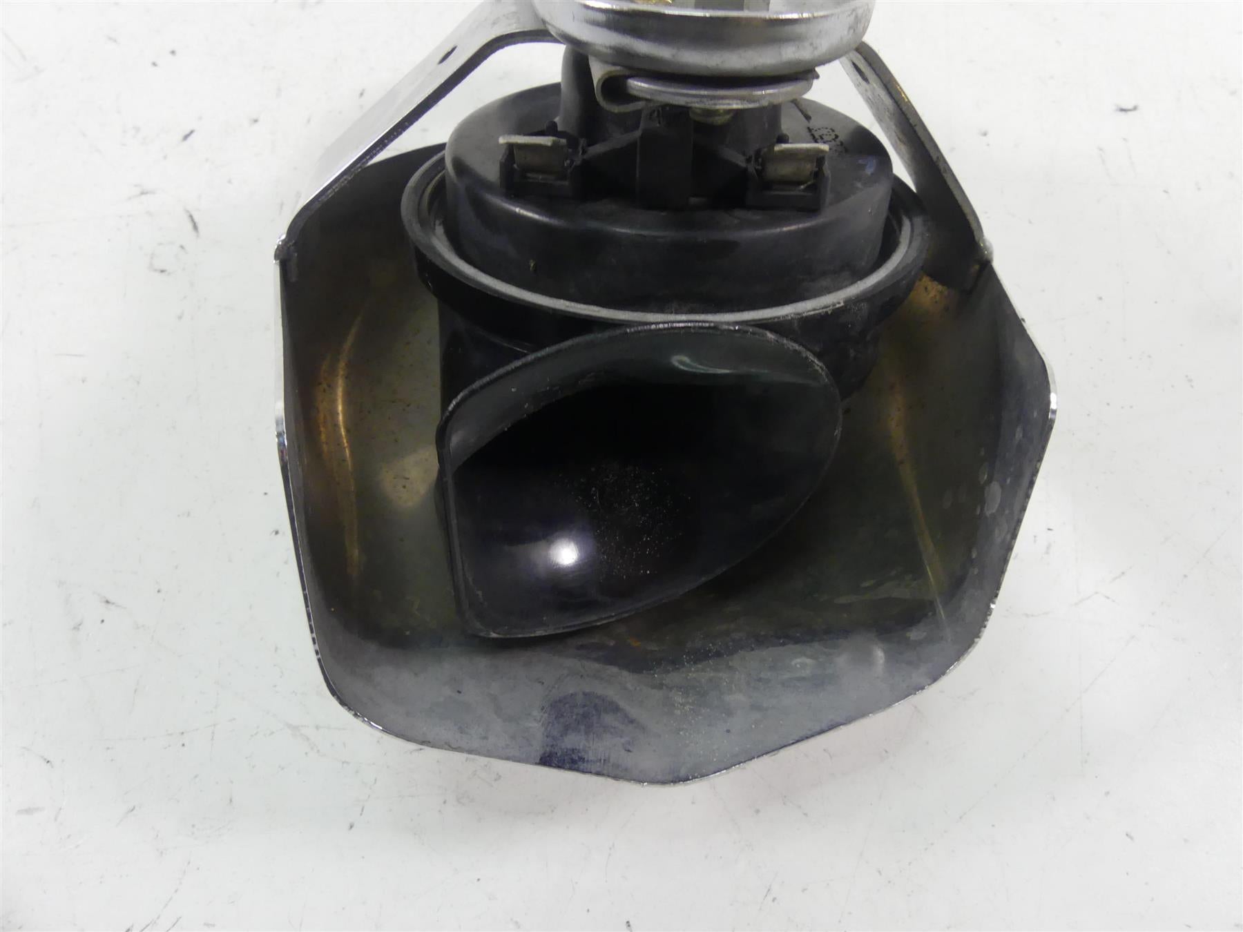 2005 Harley Touring CVO FLHTCSE Electra Glide Horn & Chrome Cover 69012-93A {{ shop.shopifyCountryName }} - Mototech271
