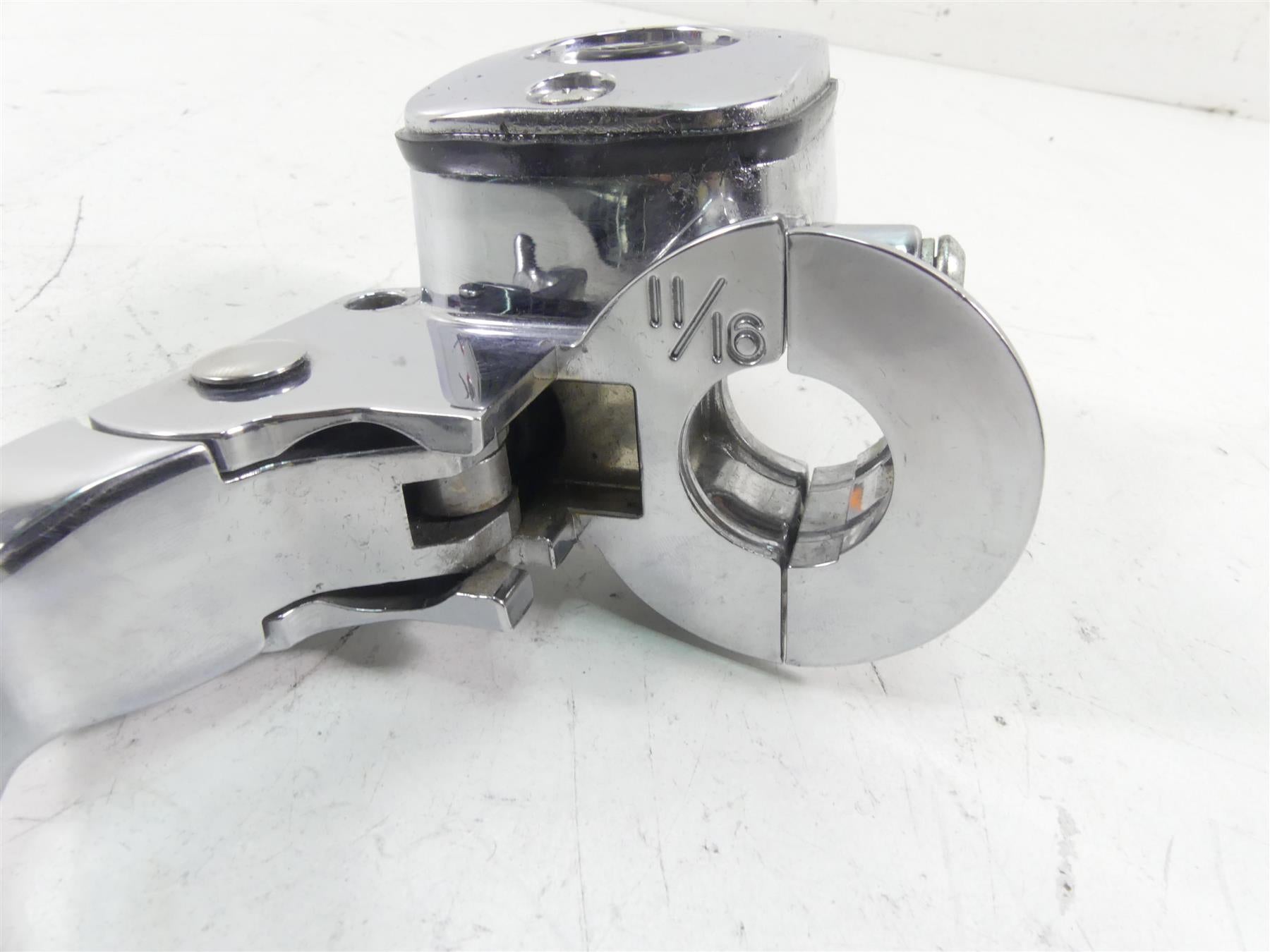 2005 Harley Touring CVO FLHTCSE Electra Glide Clutch Master Cylinder 46113-02 {{ shop.shopifyCountryName }} - Mototech271