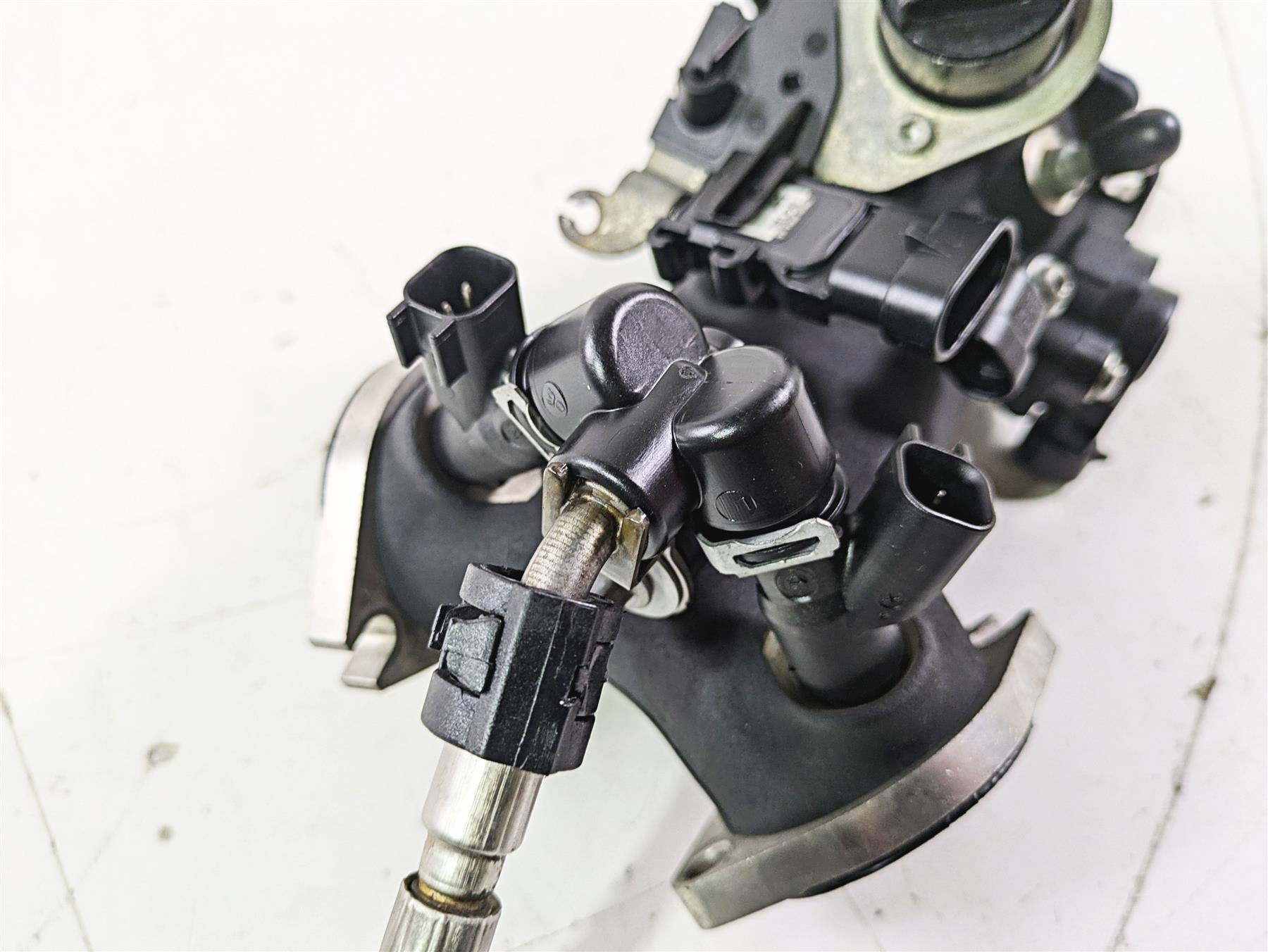2007 Harley Touring FLHTCU SE CVO E-Glide Throttle Body Fuel Injectors 27641-06 {{ shop.shopifyCountryName }} - Mototech271