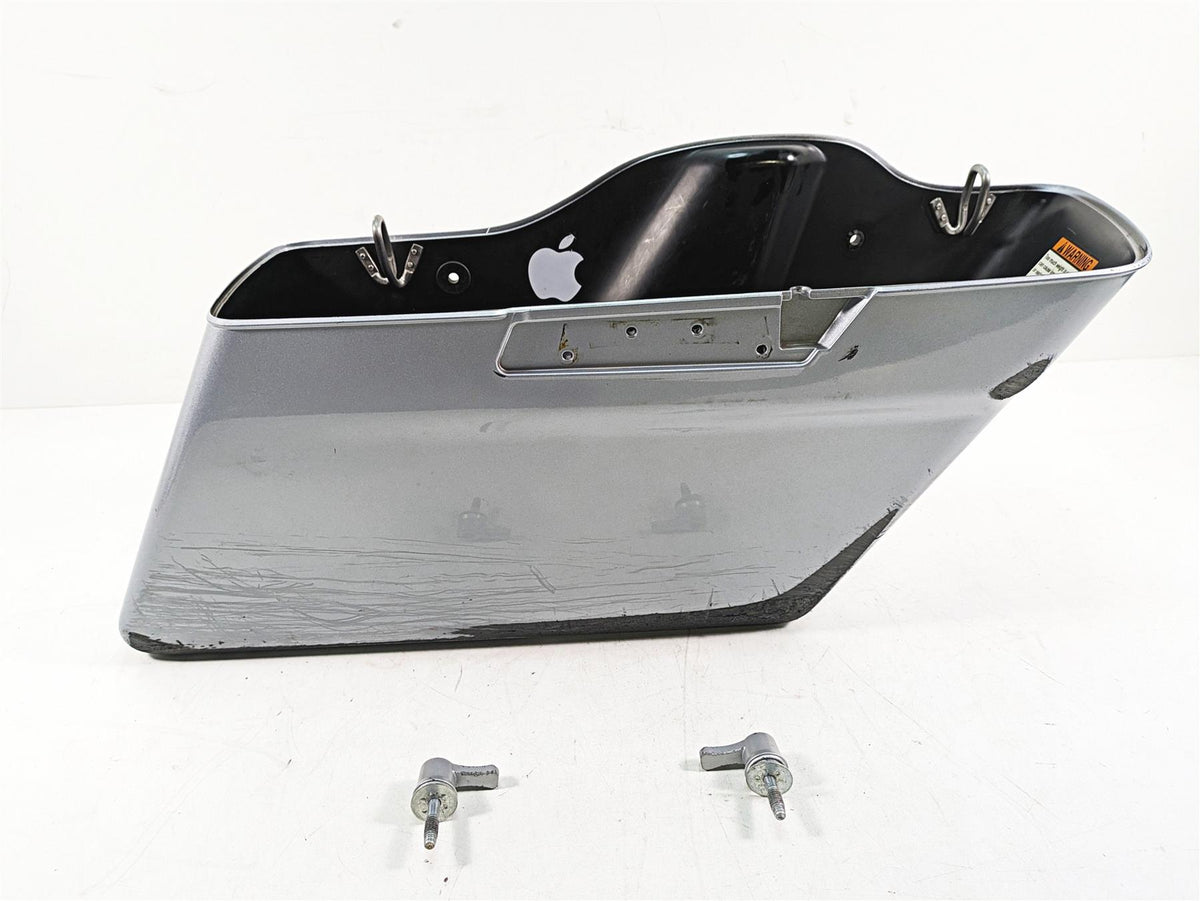 2020 Harley Touring FLHX Street Glide Right Lower Saddlebag Bottom 90200412 {{ shop.shopifyCountryName }} - Mototech271