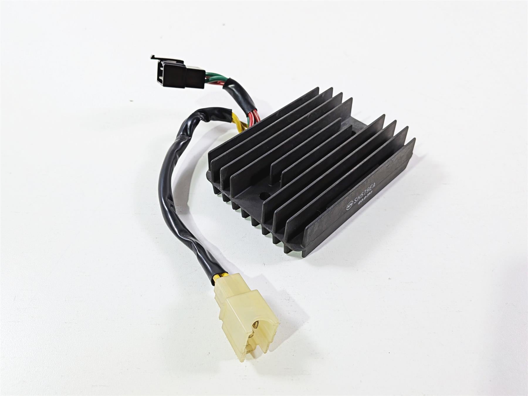 2011 Ducati Streetfighter 1098 S Rectifier Voltage Regulator 54040191A SH579EA {{ shop.shopifyCountryName }} - Mototech271