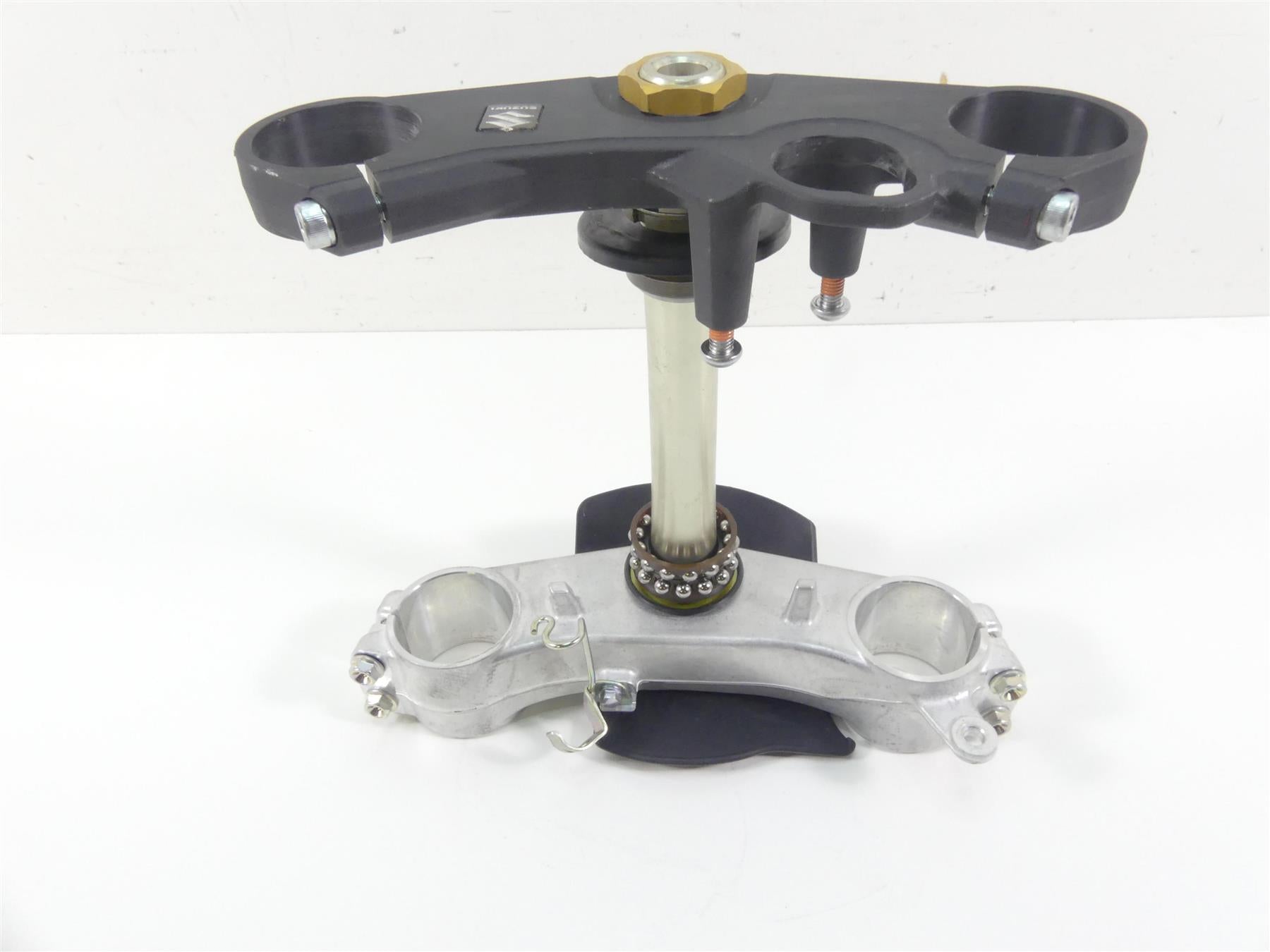2022 Suzuki GSXR750 Upper Lower Triple Tree Clamp Set 51311-01H00 51410-01H10 {{ shop.shopifyCountryName }} - Mototech271