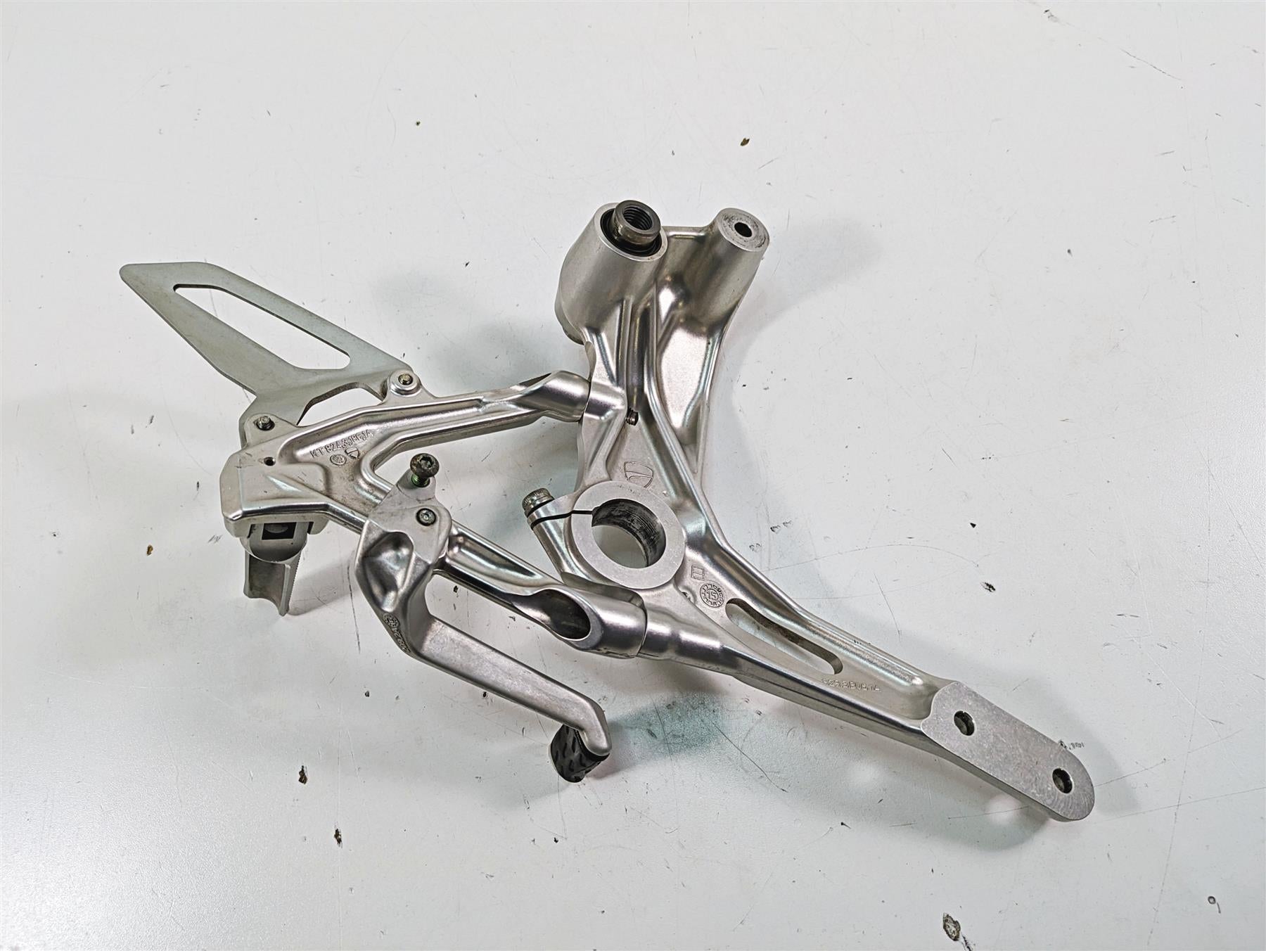 2016 Ducati Panigale 1299 S Left Footpeg Frame Holder & Shifter 82421862AA {{ shop.shopifyCountryName }} - Mototech271