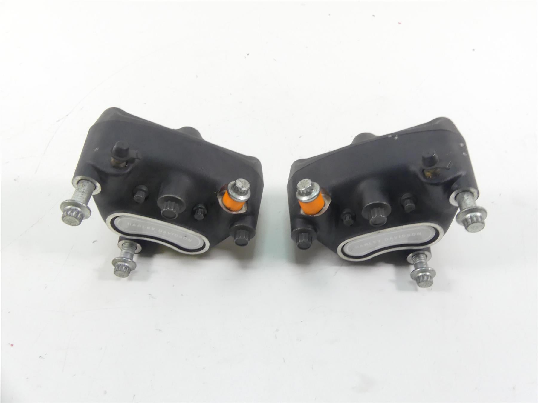2005 Harley Touring FLHRSI Road King Front Brake Caliper Set 44023-00C 44046-00D | Mototech271