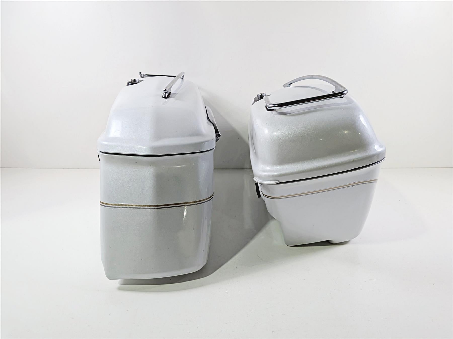 2006 Yamaha XVZ1300 Royal Star Left Right Saddle Bag Set White 4XY-Y2843-2H-P2 {{ shop.shopifyCountryName }} - Mototech271