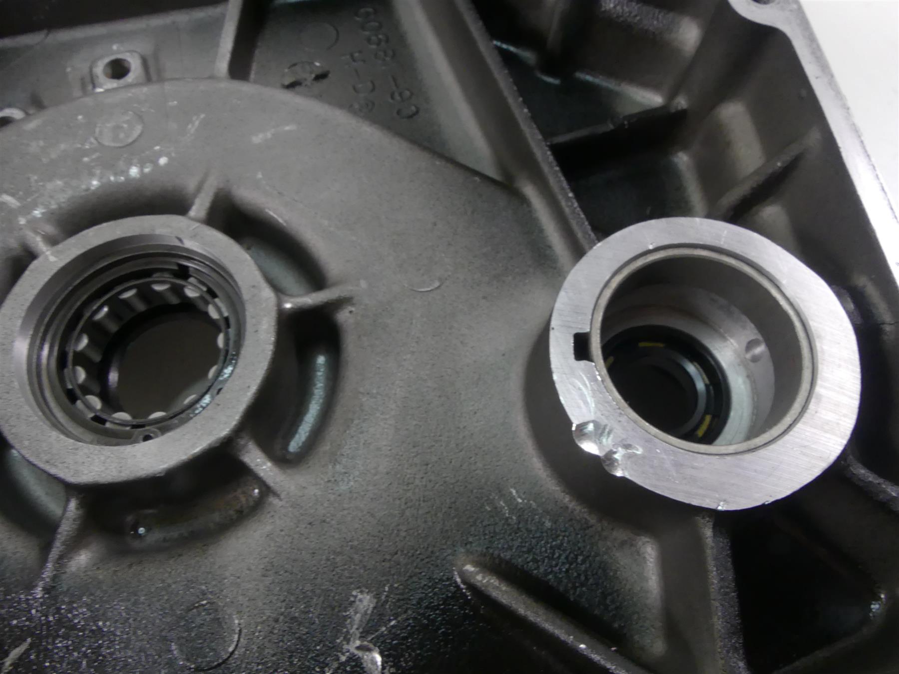 1993 Harley Dyna FXDL Low Rider Inner Primary Drive Clutch Cover 60681-90 {{ shop.shopifyCountryName }} - Mototech271