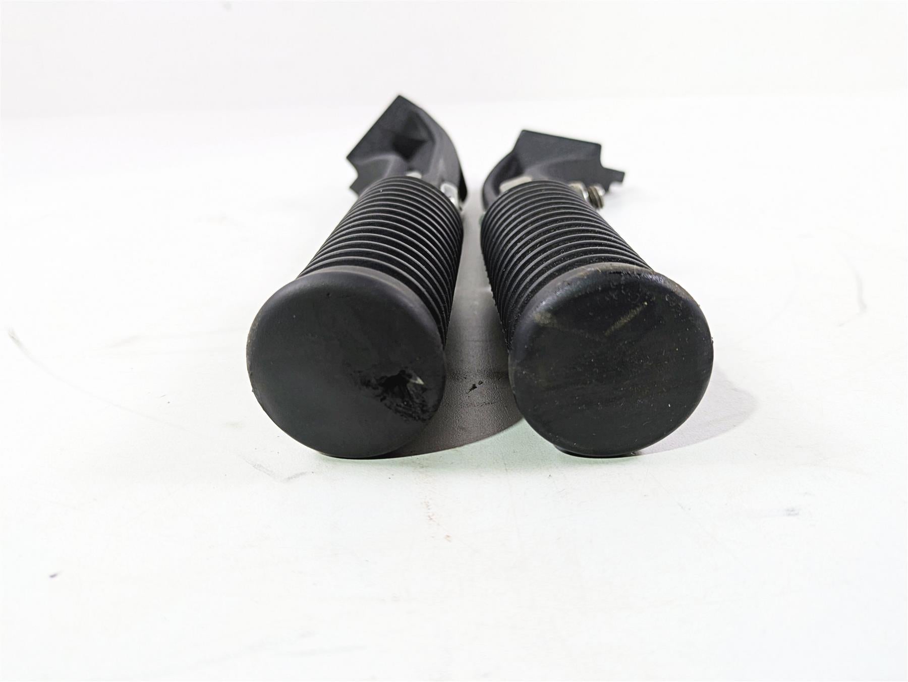 2008 Harley FXDL Dyna Low Rider 105TH Passenger Foot Peg Set 49224-06A 49230-06 {{ shop.shopifyCountryName }} - Mototech271