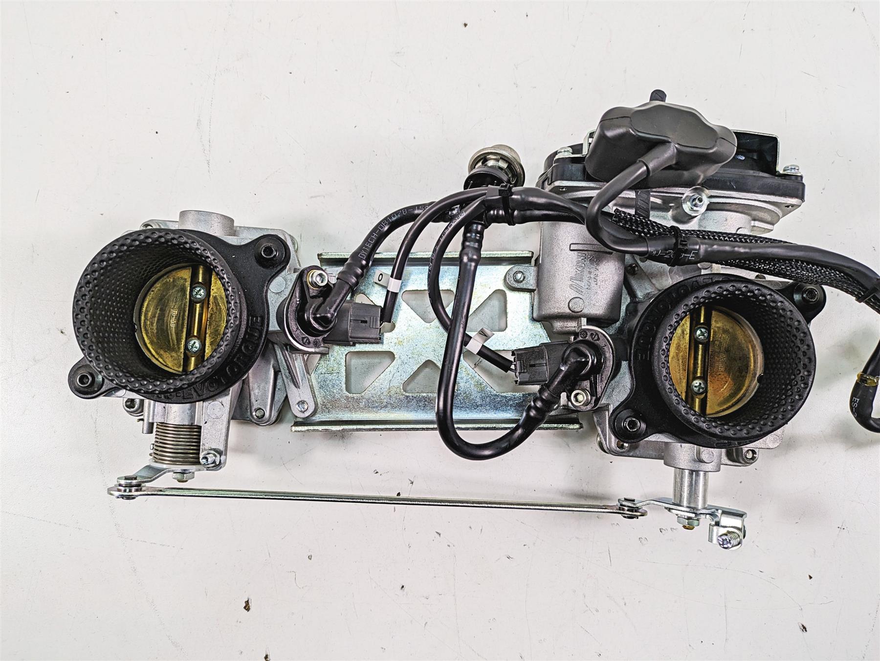 2020 Ducati Hypermotard 950 SP Mikuni Throttle Fuel Injection Body Set 28240932A {{ shop.shopifyCountryName }} - Mototech271