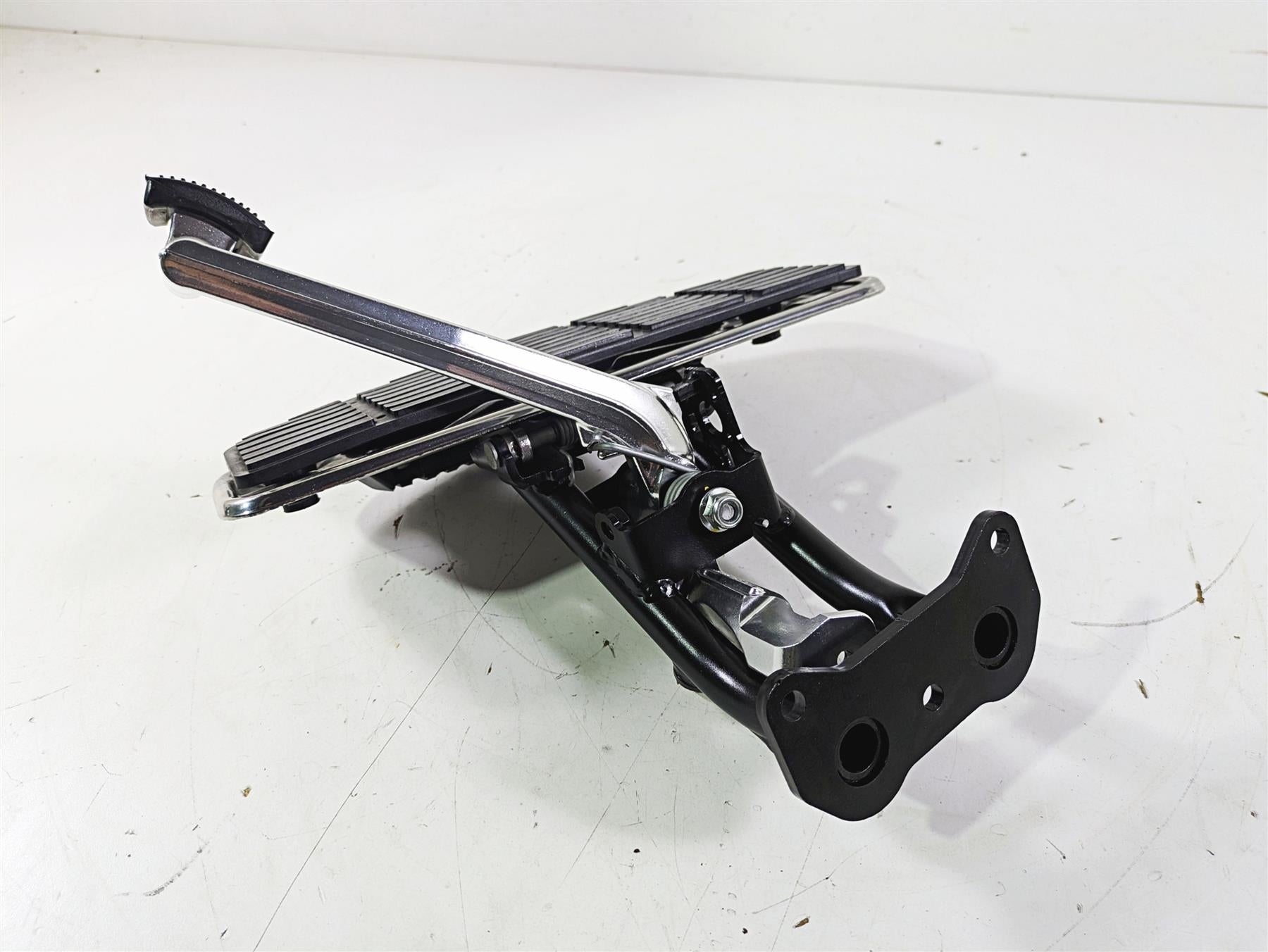 2014 Moto Guzzi California 1400 Touring Right Floorboard & Brake Pedal 887302 {{ shop.shopifyCountryName }} - Mototech271