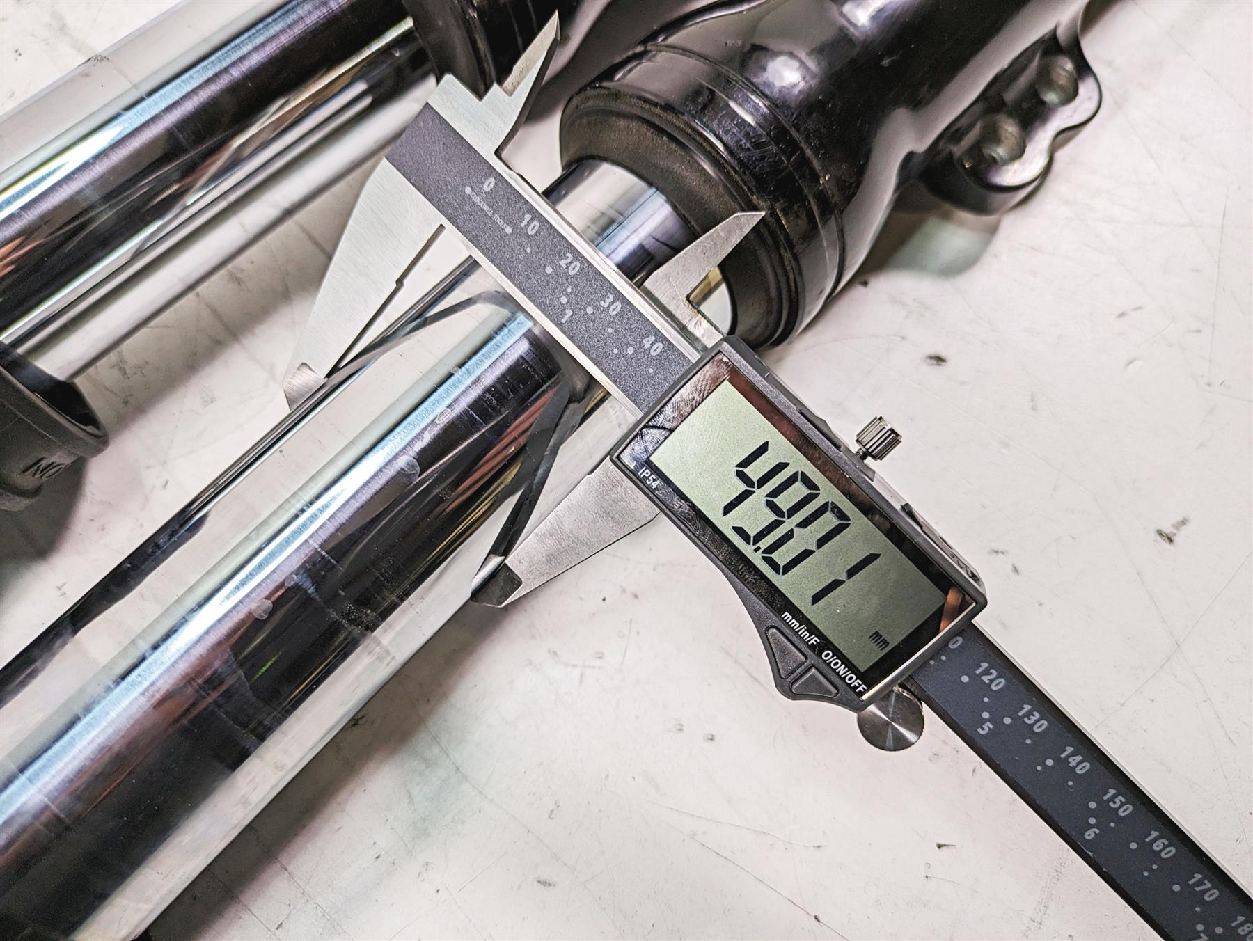 2020 Harley Softail FXBB Street Bob Straight Showa Front Fork Legs 49mm 45400166 {{ shop.shopifyCountryName }} - Mototech271