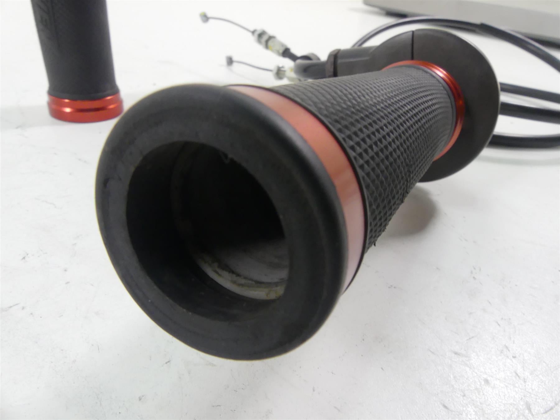 2015 Honda CBR1000 RR SC59 Right Hand Throttle Grip 53140-MCF-305 53140-MCF-000 {{ shop.shopifyCountryName }} - Mototech271