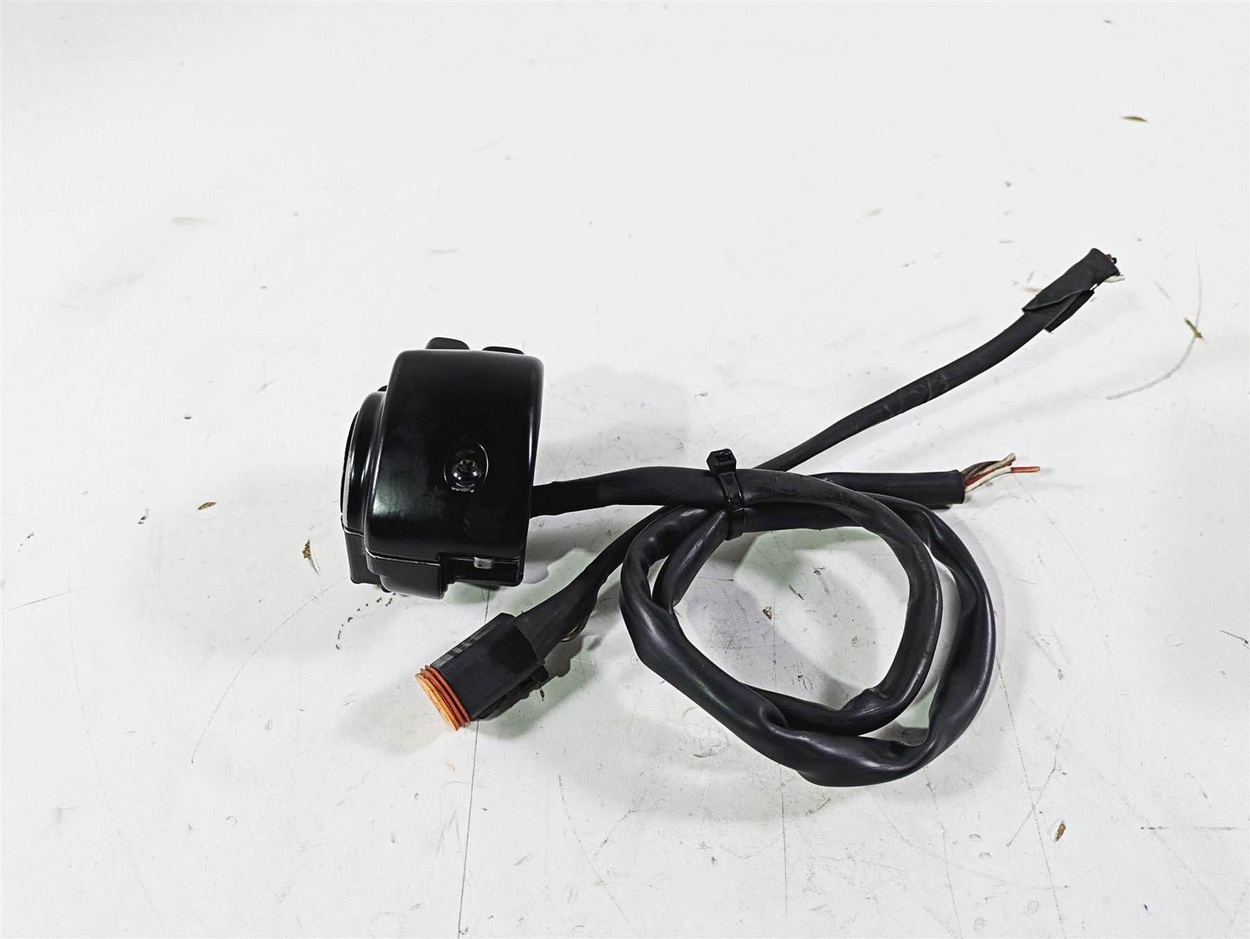 2003 Harley Softail FXSTDI Deuce 100th Right Hand Control Switch -Read 71684-06A {{ shop.shopifyCountryName }} - Mototech271