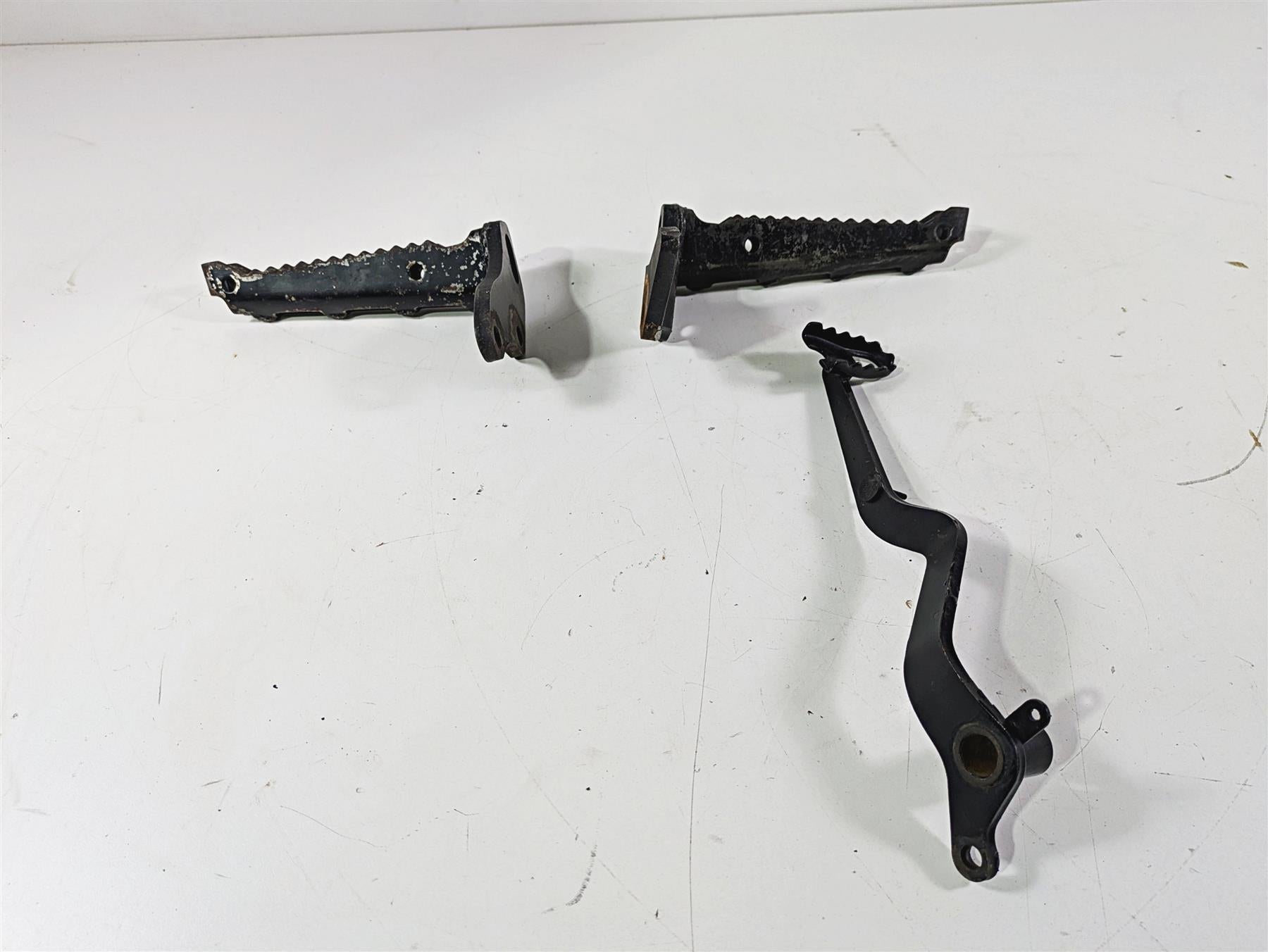 2001 Yamaha Banshee YFZ350 Footrest Foot Peg Brake Pedal Set 3GG-27411-01-00 | Mototech271