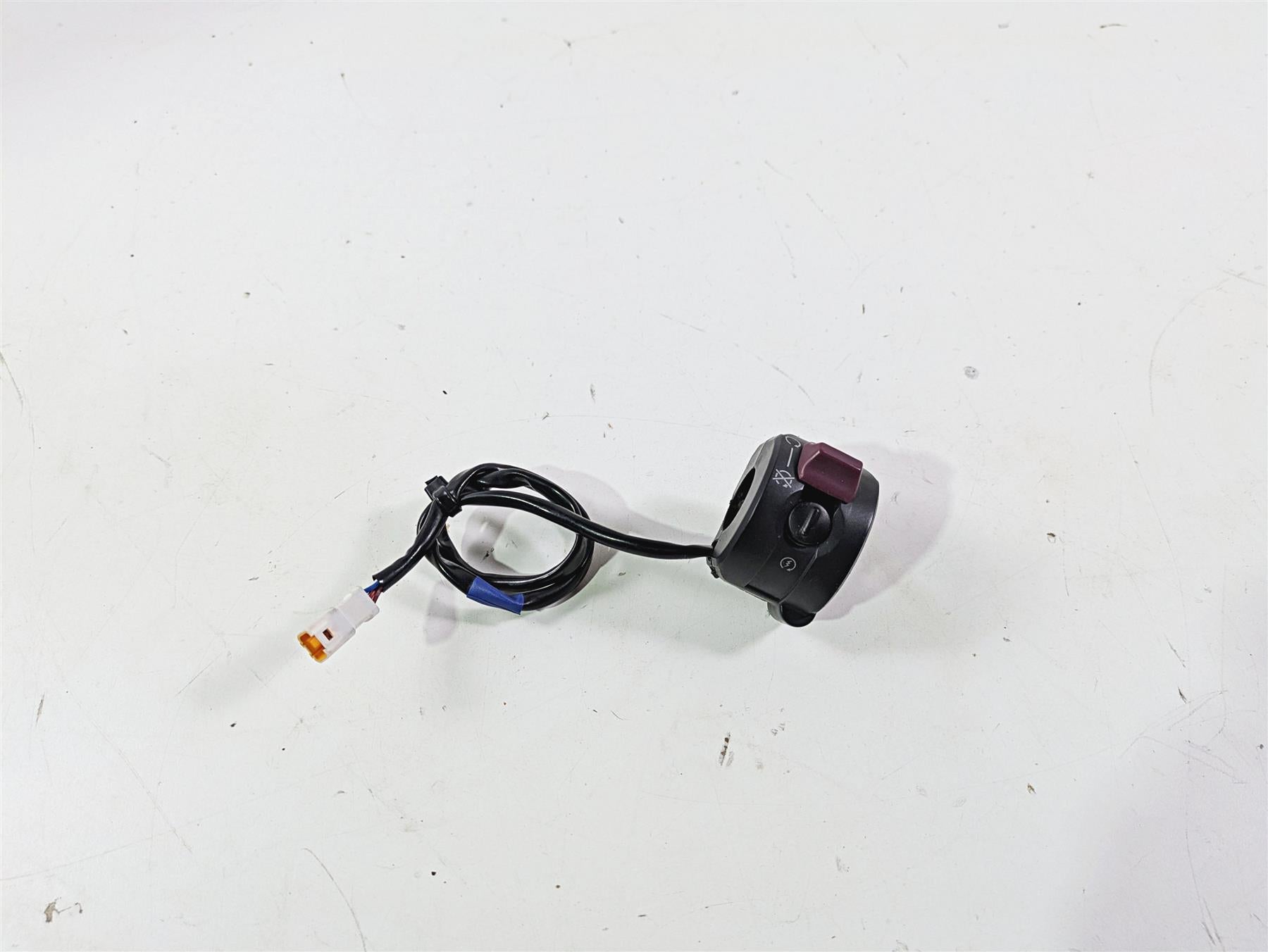 2016 Ducati Monster 1200 S Right Hand Control Switch Start Kill 65010121E {{ shop.shopifyCountryName }} - Mototech271