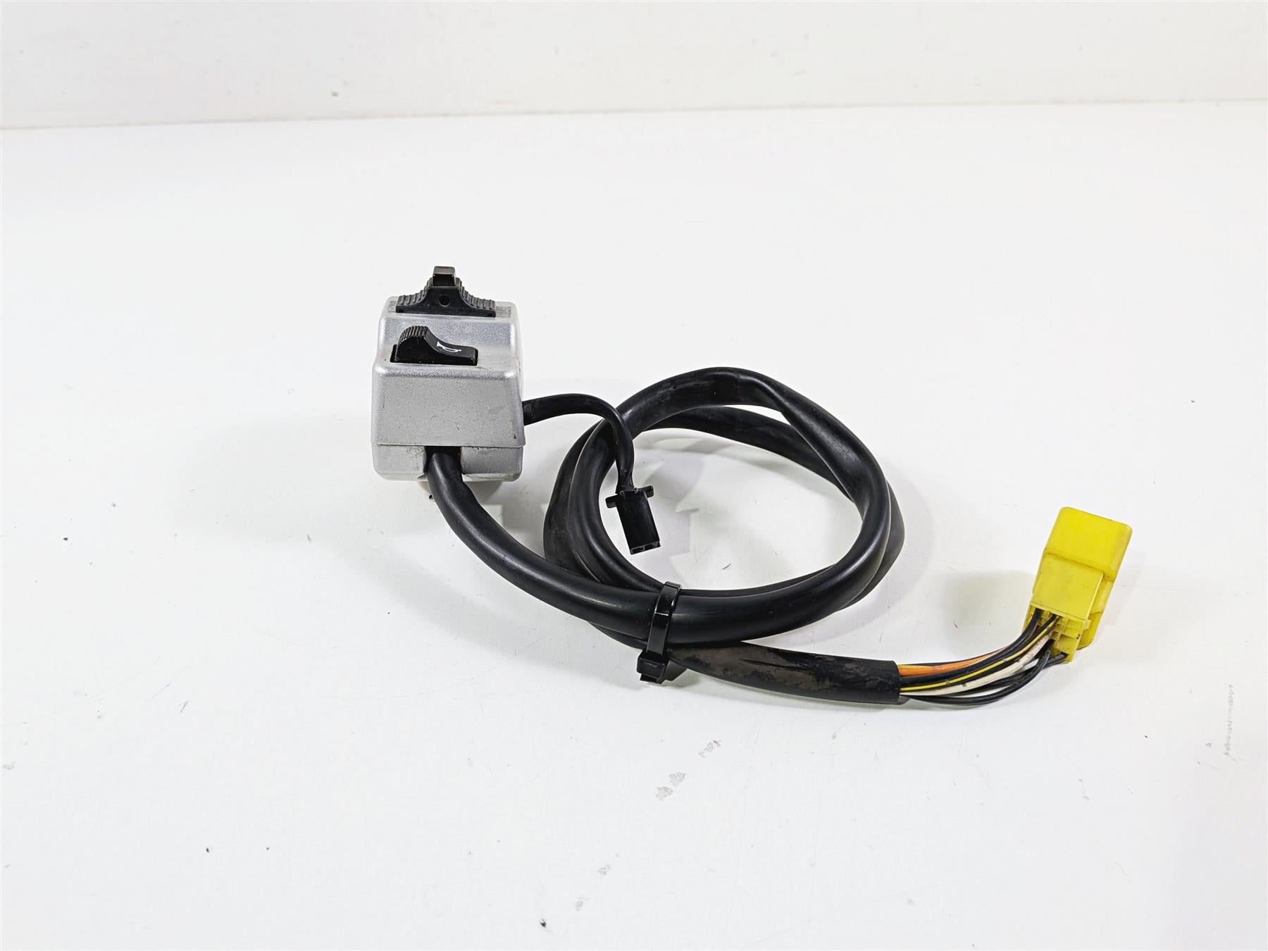 2004 Suzuki VL800 Intruder Volusia Left Hand Control Switch 37400-41F10 {{ shop.shopifyCountryName }} - Mototech271