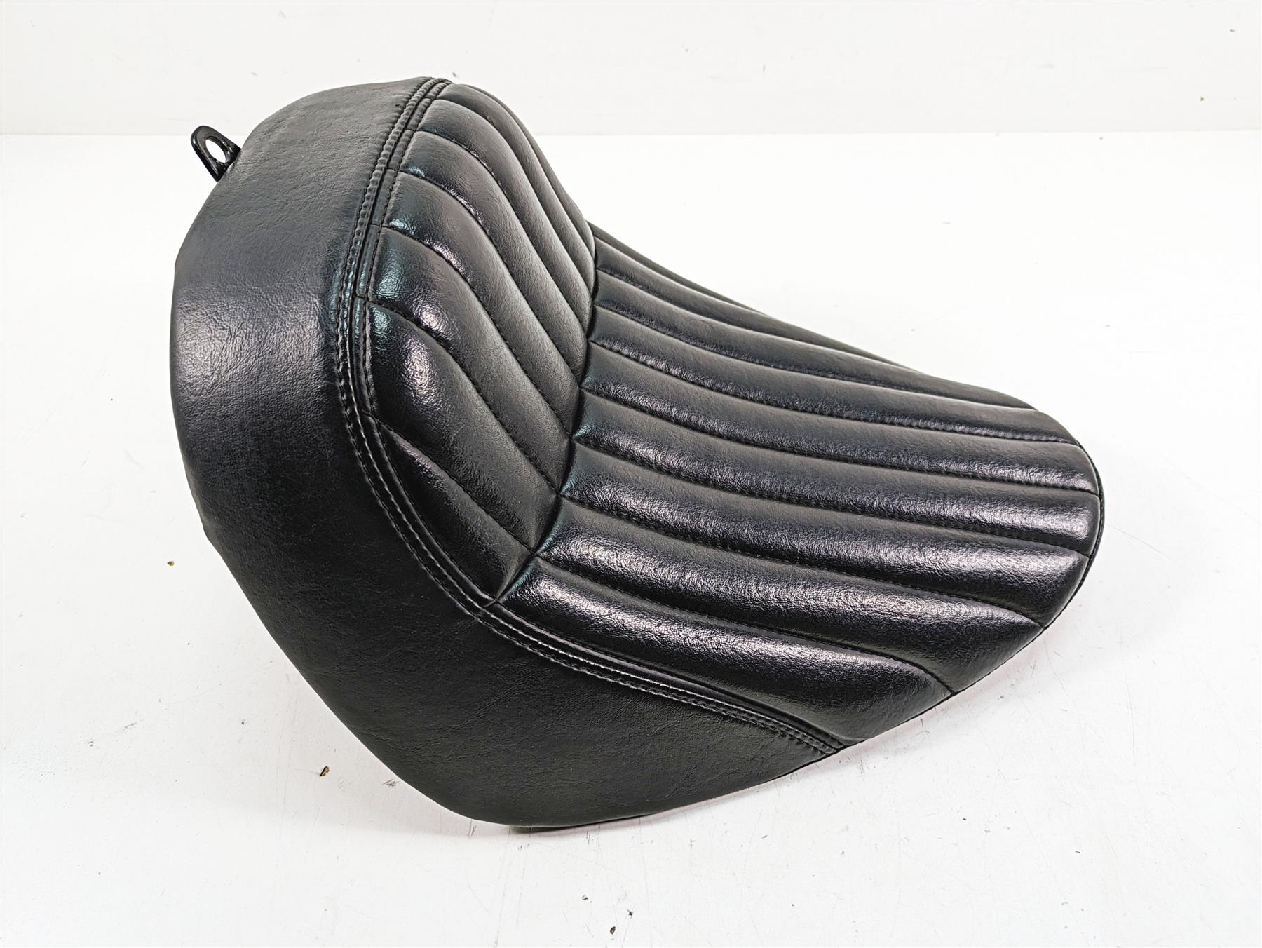 2020 Harley Softail FXBB Street Bob Oem Rider Driver Seat Saddle 52000264 {{ shop.shopifyCountryName }} - Mototech271