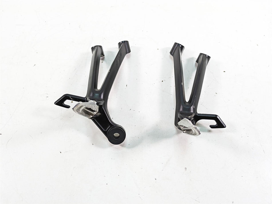 2009 Suzuki GSXR750 K9 Rear Footpeg Foot Peg Rest Mount Set 43600-37H00-YAP {{ shop.shopifyCountryName }} - Mototech271