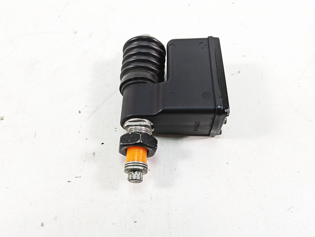 2005 Harley Dyna FXDL Low Rider Rear Brake Master Cylinder 42474-90C {{ shop.shopifyCountryName }} - Mototech271