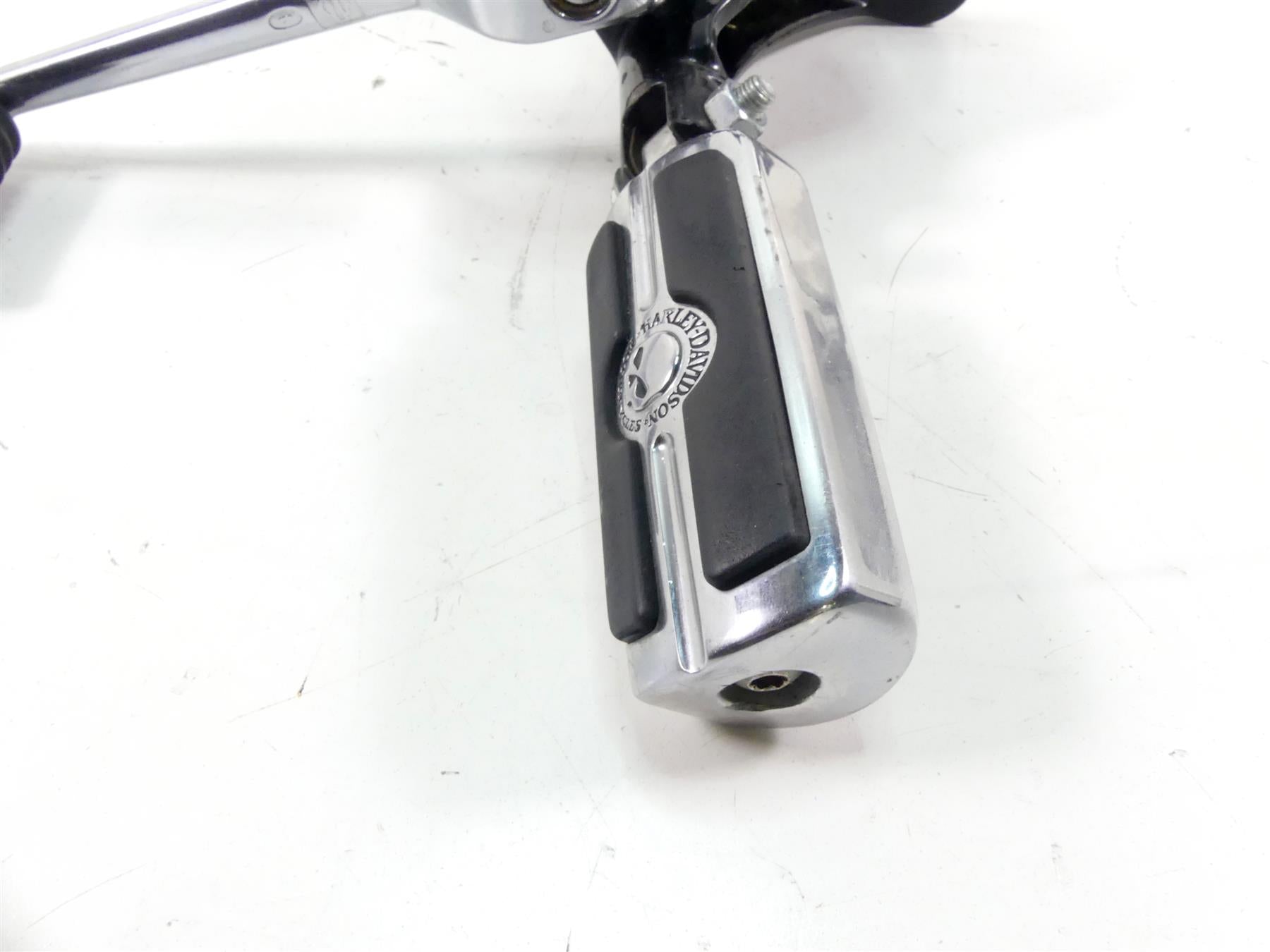 2017 Harley Softail FXSB Breakout Front Left Footpeg & Shifter 33683-07 34564-90 {{ shop.shopifyCountryName }} - Mototech271