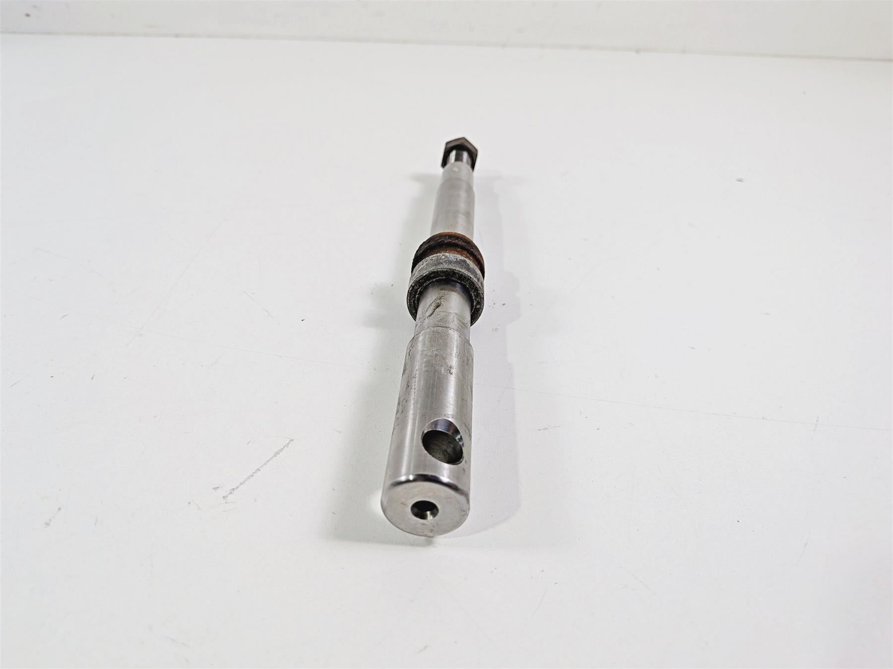 2002 Harley Davidson XLH883 Sportster Front Wheel Spindle Axle 43895-00 {{ shop.shopifyCountryName }} - Mototech271