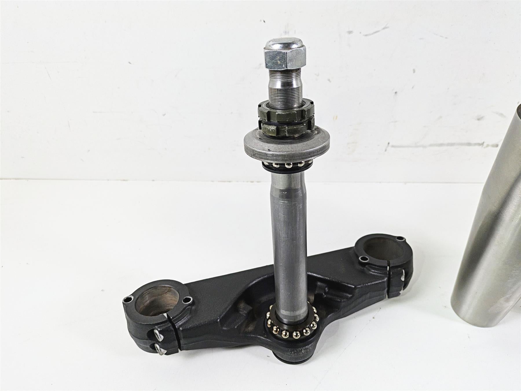 2008 Yamaha XVS1300 V-Star Tourer Front Forks & Triple Tree Set 3D8-23102-00-00 {{ shop.shopifyCountryName }} - Mototech271