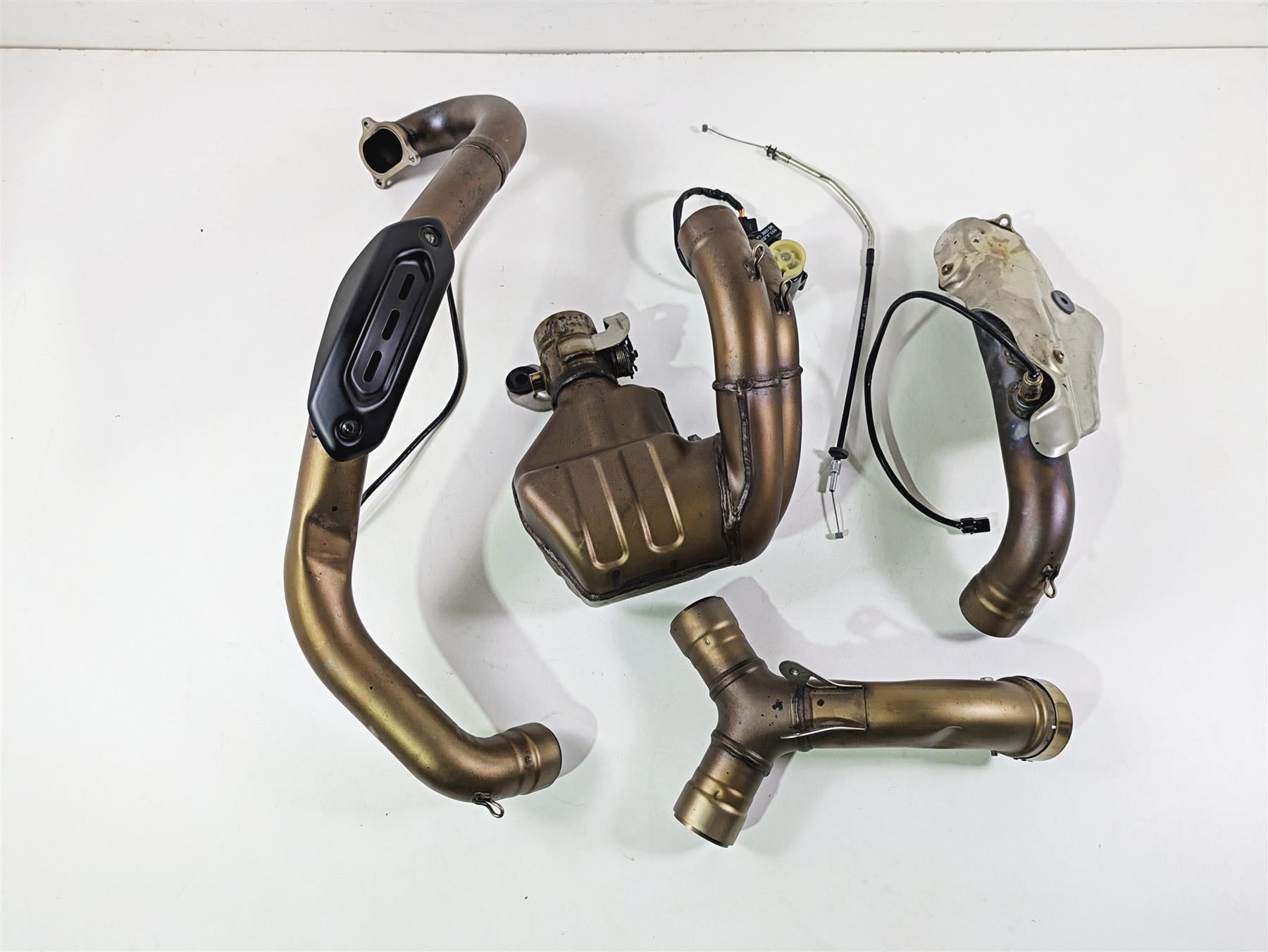 2022 Ducati Hypermotard 950 Exhaust Chamber & Header & Servo 57212111A