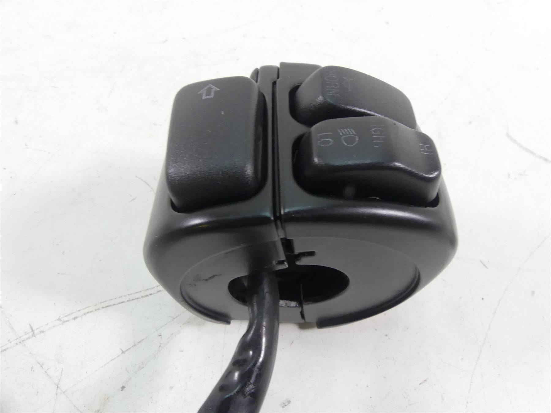 2013 Harley VRSCF Muscle V-Rod Left Blinker Lights Control Switch -Read 71682-06 {{ shop.shopifyCountryName }} - Mototech271