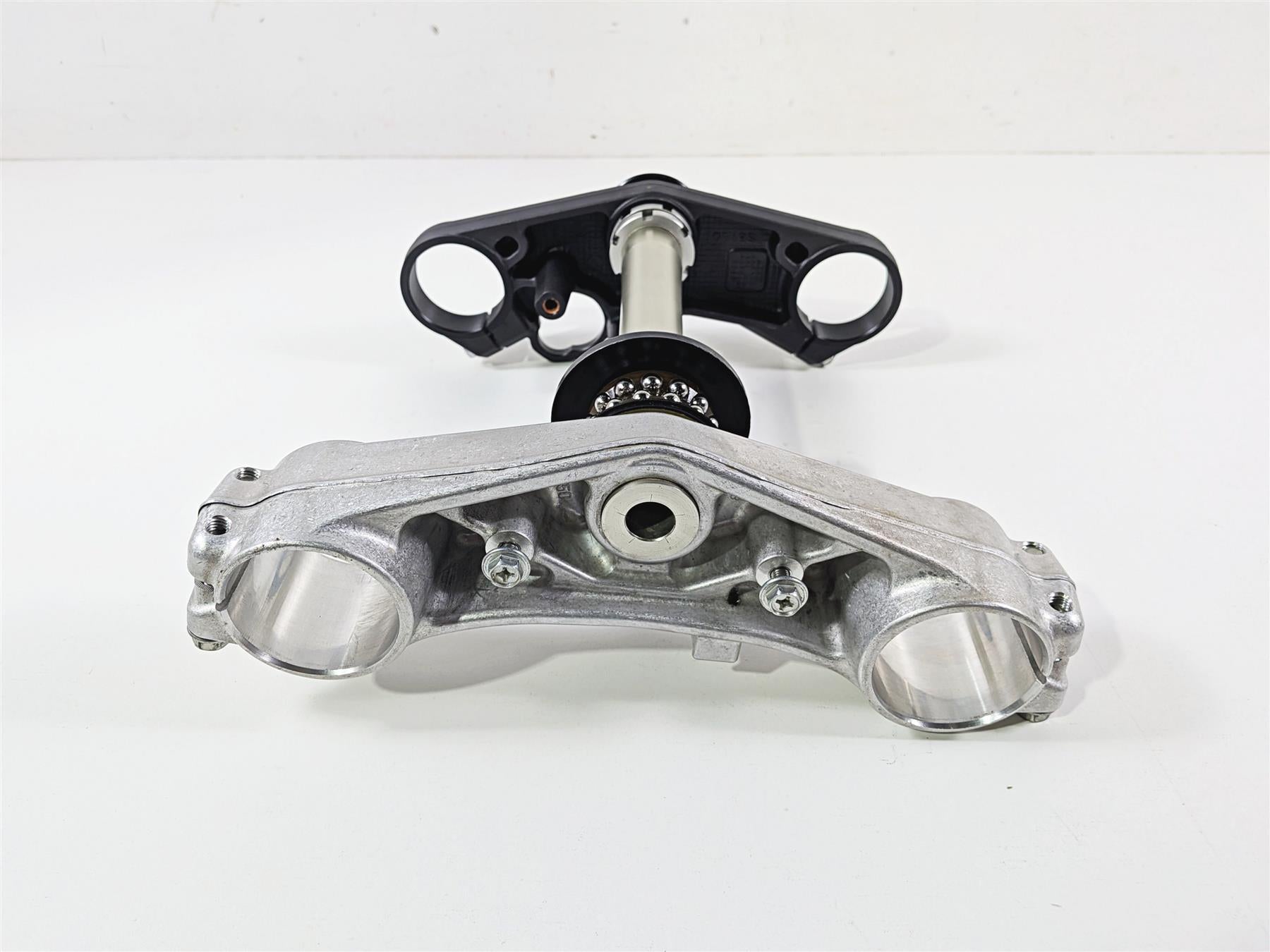 2024 Suzuki GSXR600 Upper Lower Triple Tree Set 2K 51410-01H10 51311-01H00 {{ shop.shopifyCountryName }} - Mototech271