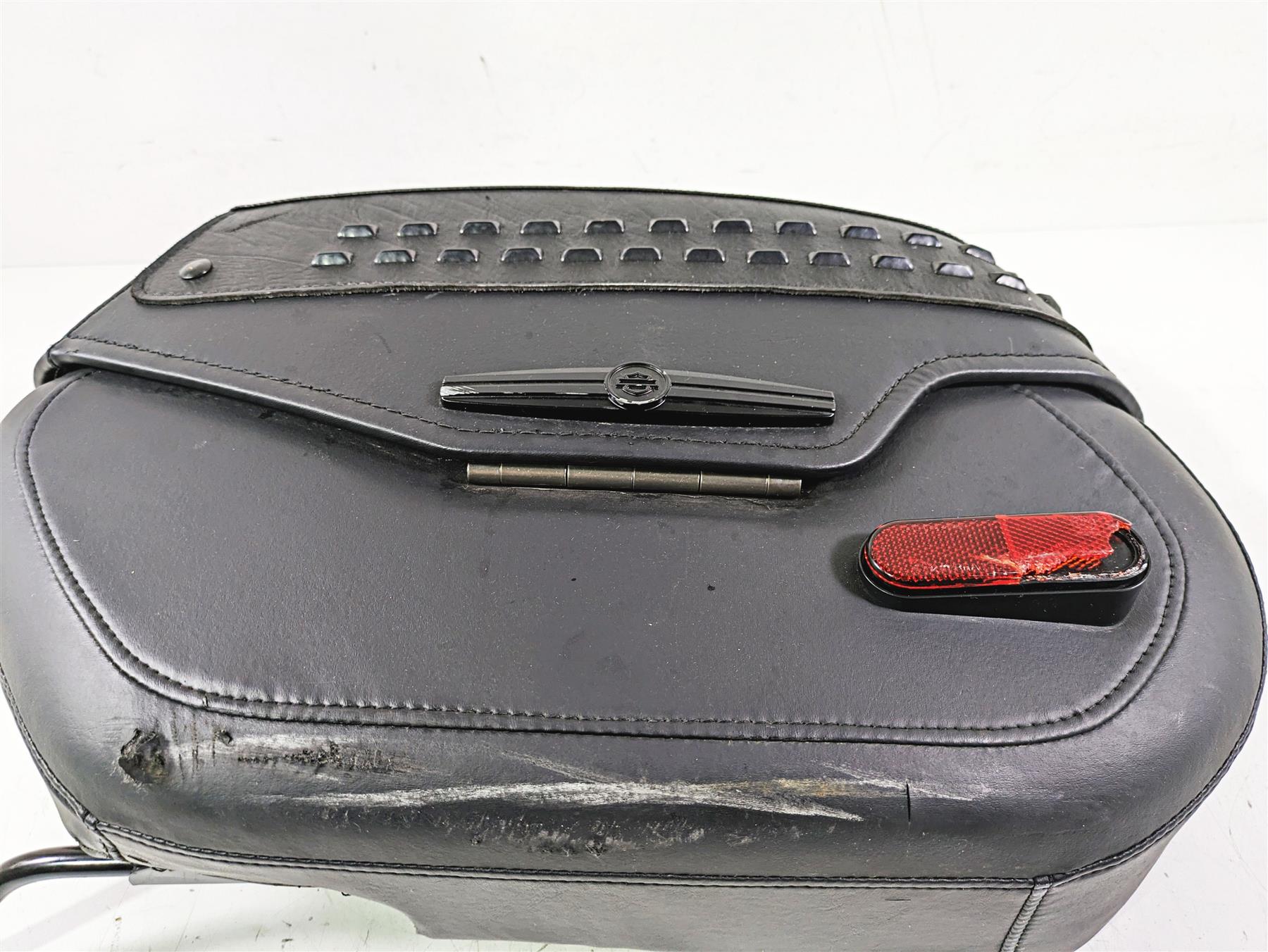 2019 Harley FLHCS Softail Heritage Left Saddle Bag Saddlebag - Read 90201437 {{ shop.shopifyCountryName }} - Mototech271