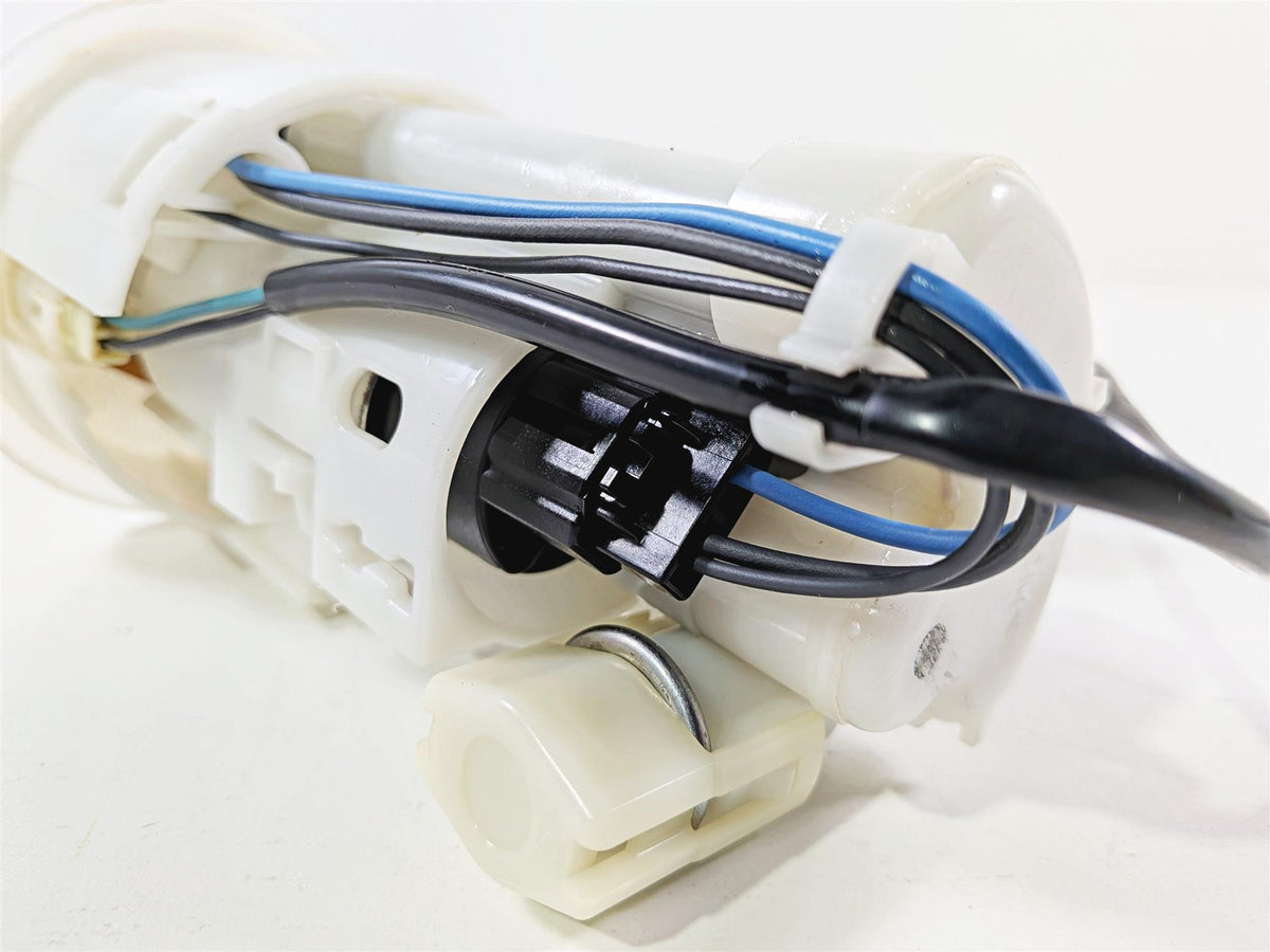 2019 Triumph Speed Triple RS 1050 Fuel Gas Petrol Pump -Tested T2400735 T2405926 {{ shop.shopifyCountryName }} - Mototech271