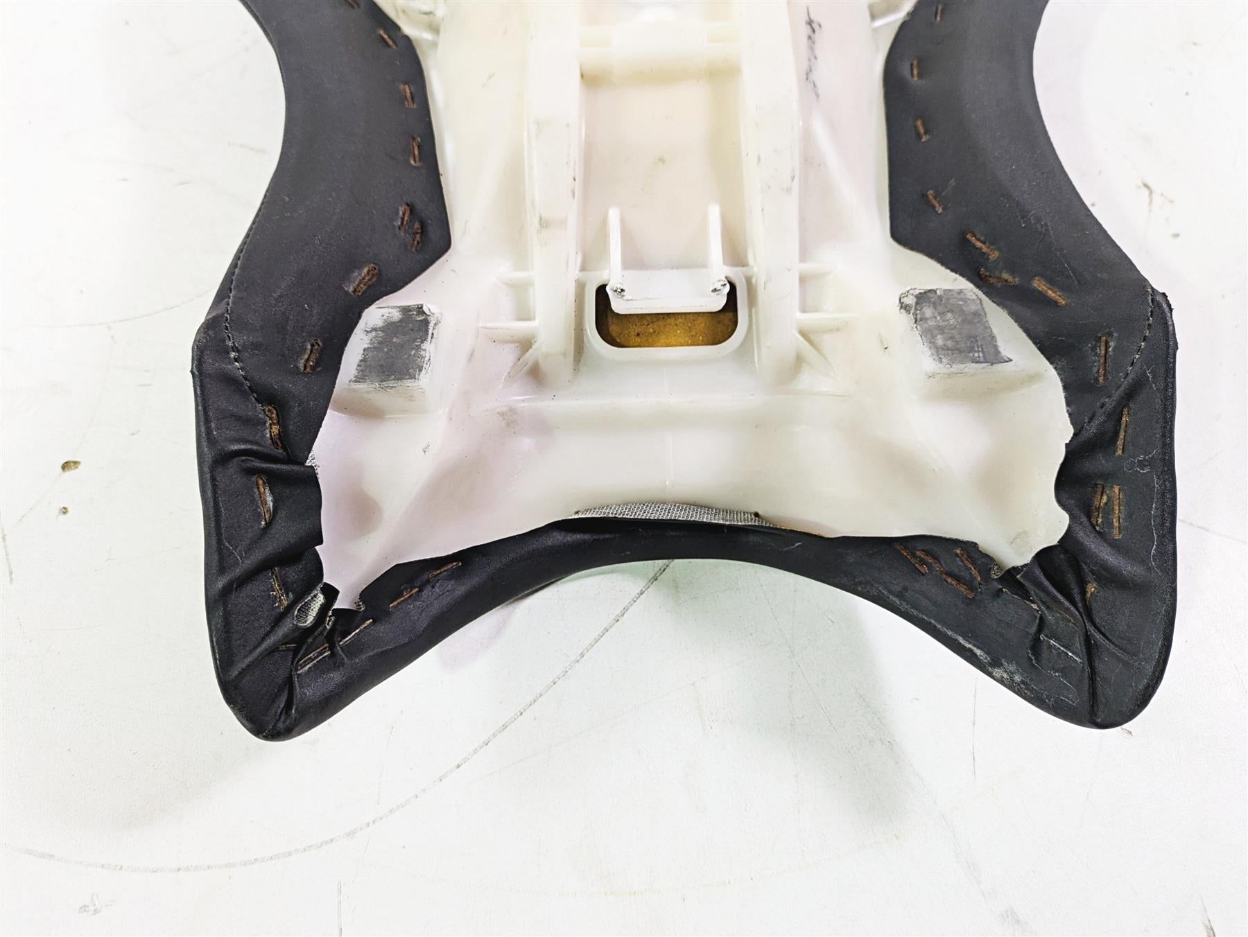 2005 Yamaha YZFR1 YZF R1 Front Rider Seat Saddle -No Tears 5VY-24710-00-00 {{ shop.shopifyCountryName }} - Mototech271