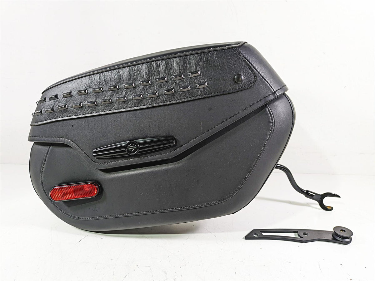 2019 Harley FLHCS Softail Heritage Right Saddle Bag Saddlebag 90201436 {{ shop.shopifyCountryName }} - Mototech271