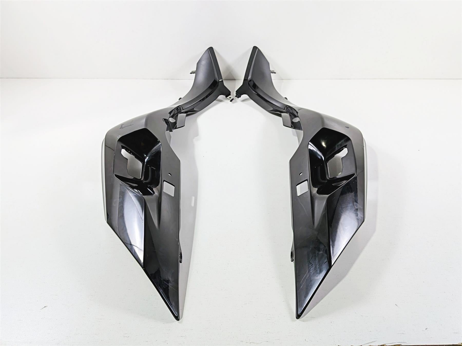 2023 BMW R1250RT RTP K52 Rear Black Tail Side Cover Fairing Set 46638533577 {{ shop.shopifyCountryName }} - Mototech271