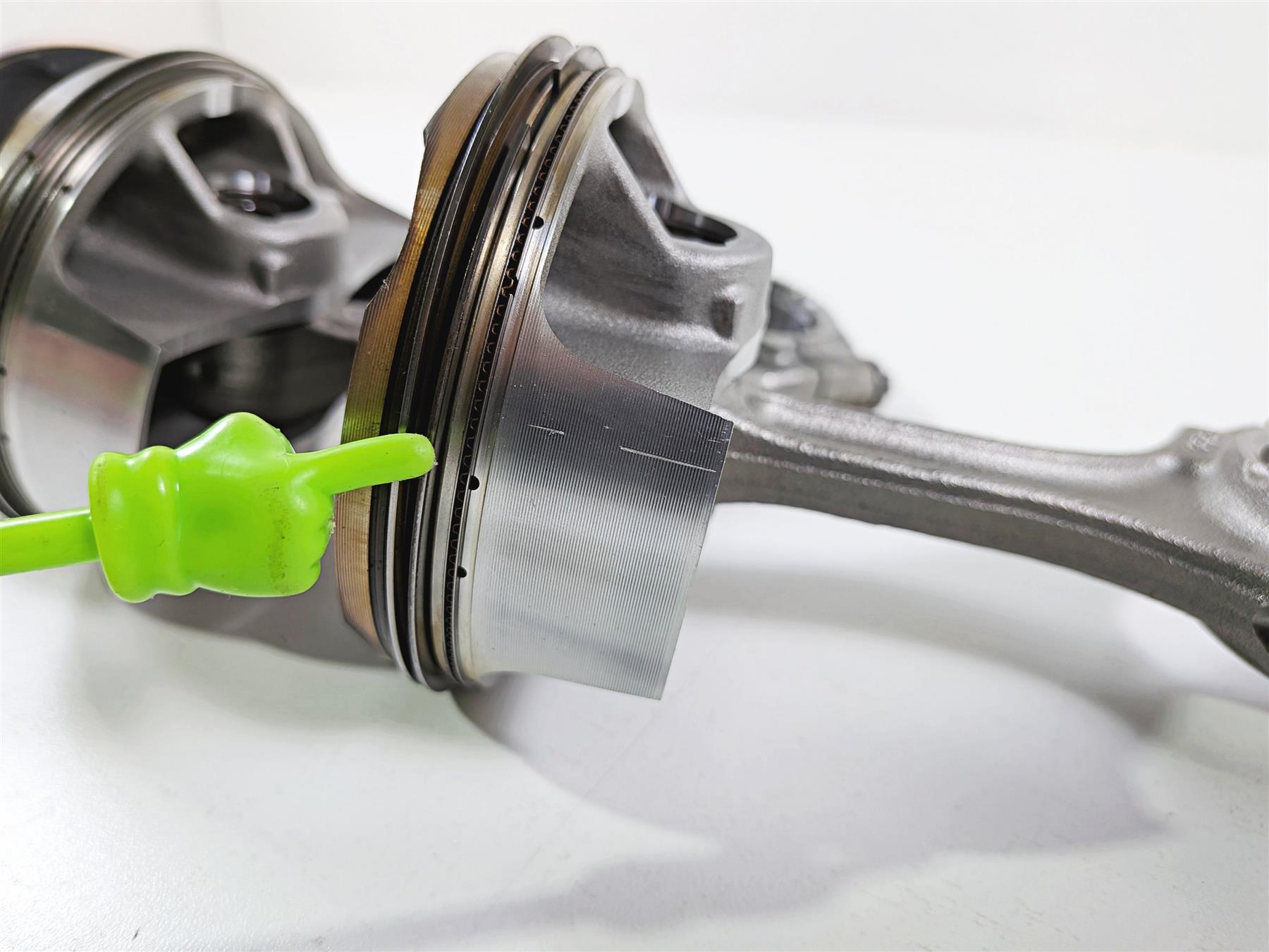 2017 BMW S1000RR K46 All 4 Piston & Connecting Rod Set 11258536333 {{ shop.shopifyCountryName }} - Mototech271