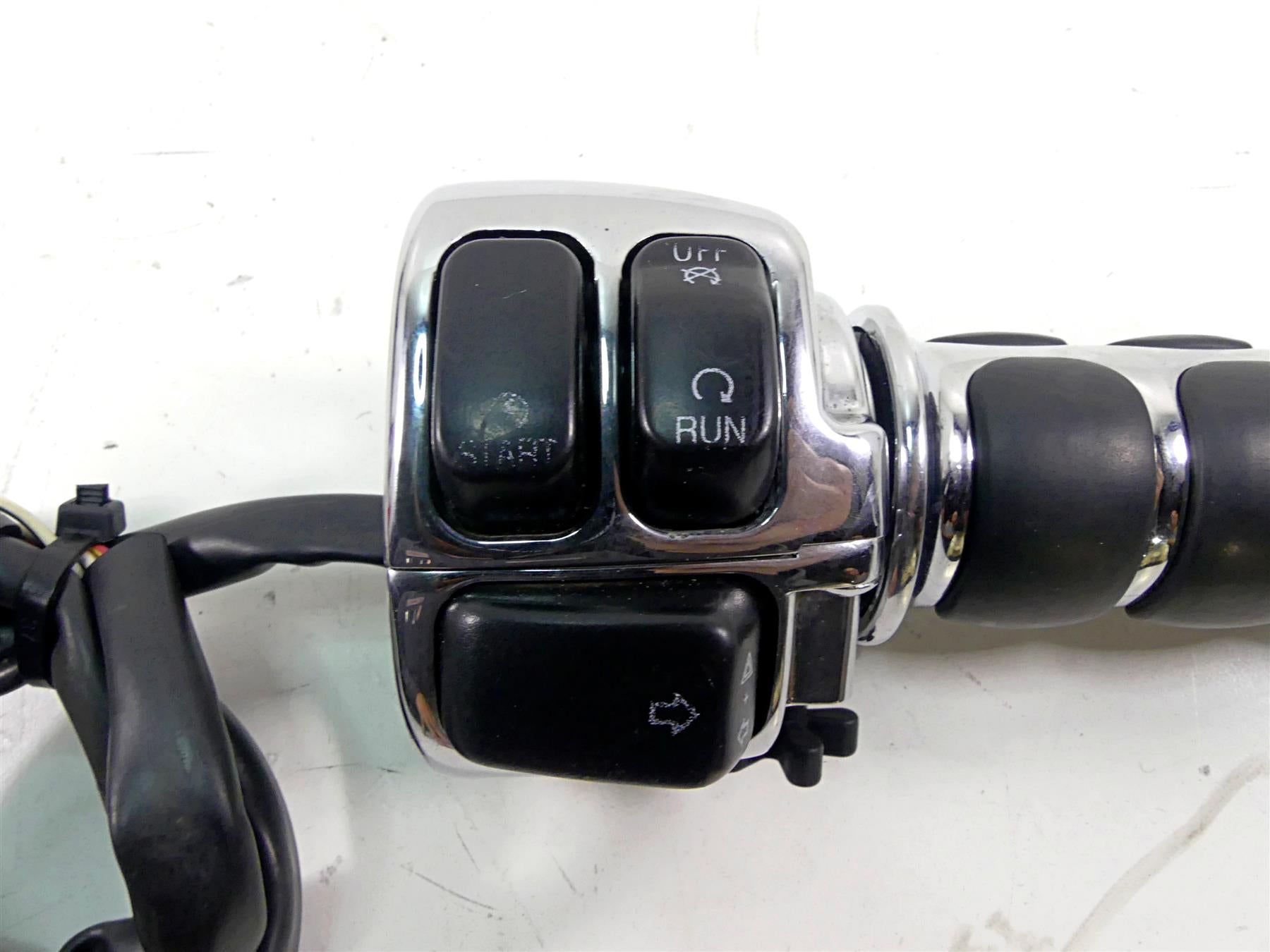 2002 Harley FLSTCI Softail Heritage Chrome Right Hand Control Switch 71684-06A {{ shop.shopifyCountryName }} - Mototech271