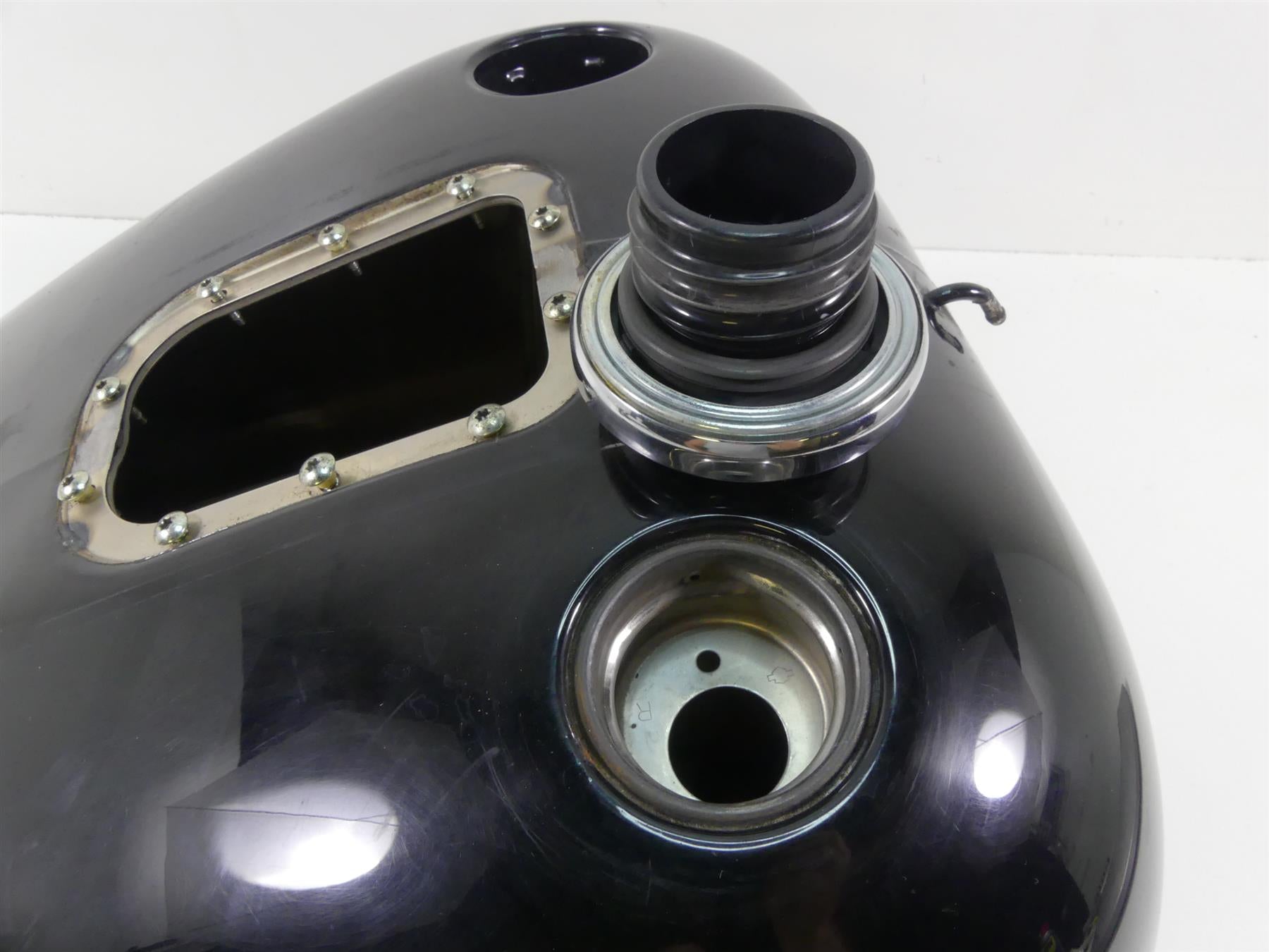 2004 Harley Softail FLSTFI Fat Boy Fuel Gas Petrol Tank Reservoir -Dent 61625-01 {{ shop.shopifyCountryName }} - Mototech271