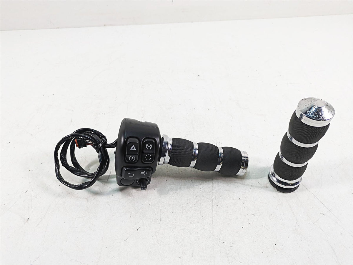 2020 Harley Touring FLHX Street Glide Right Control Switch Boom Box Gts 71500501 {{ shop.shopifyCountryName }} - Mototech271