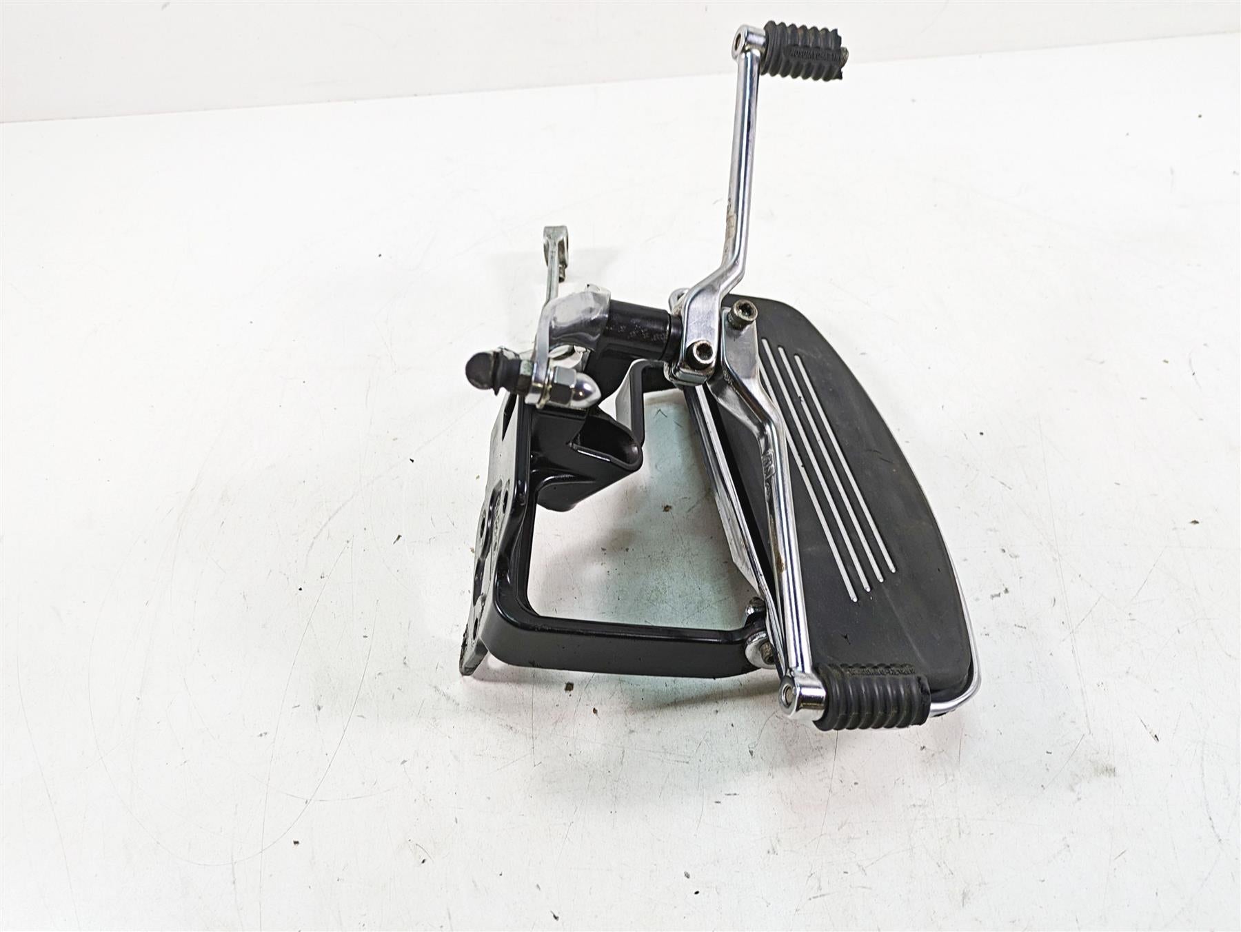 2006 Harley FLSTI Softail Heritage Front Left Floor Board Shifter -Read 33630-00 {{ shop.shopifyCountryName }} - Mototech271