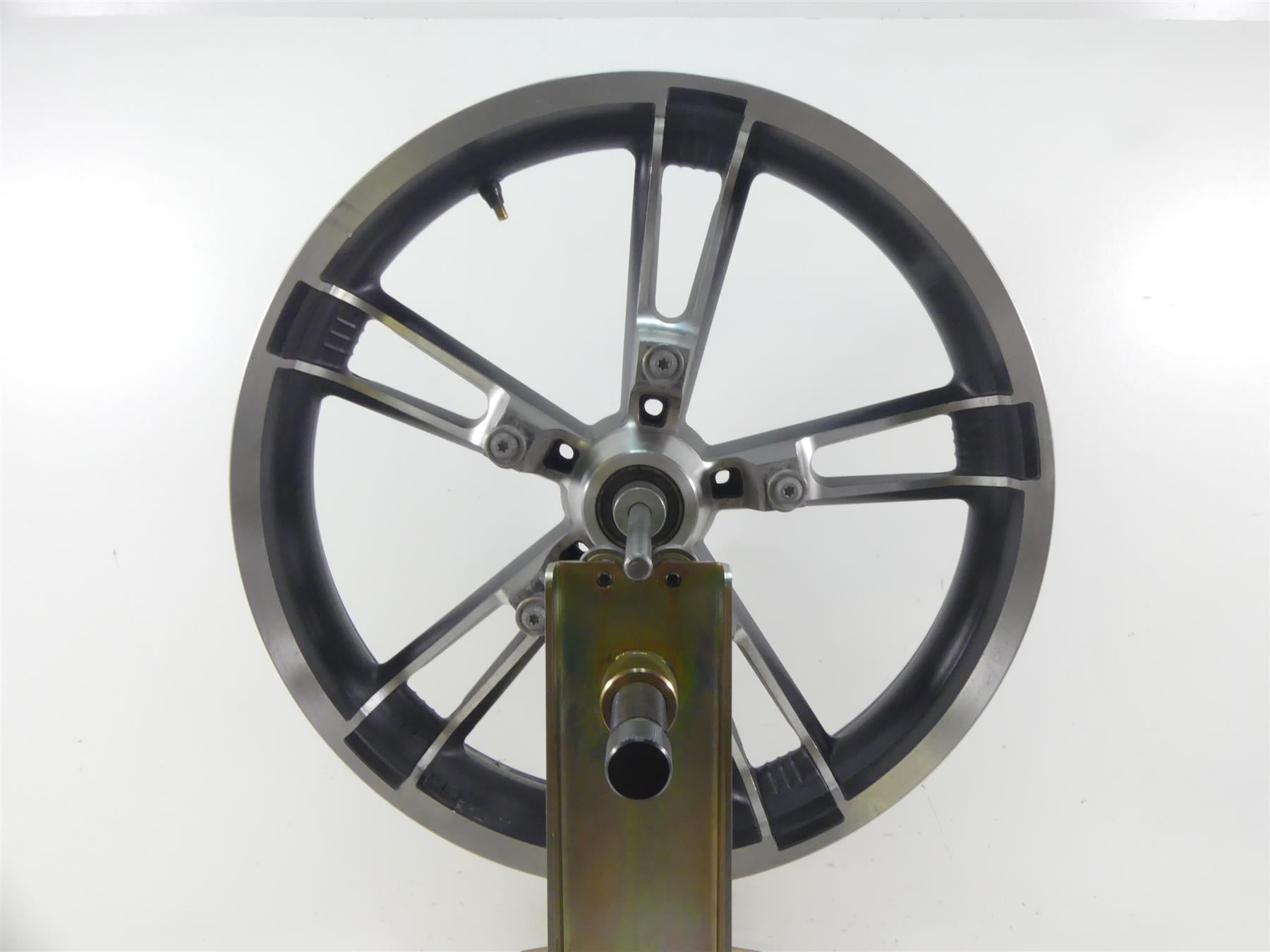 2016 Harley Touring FLTRX Road Glide Straight Front Wheel Rim 19x3.5 43300027 {{ shop.shopifyCountryName }} - Mototech271